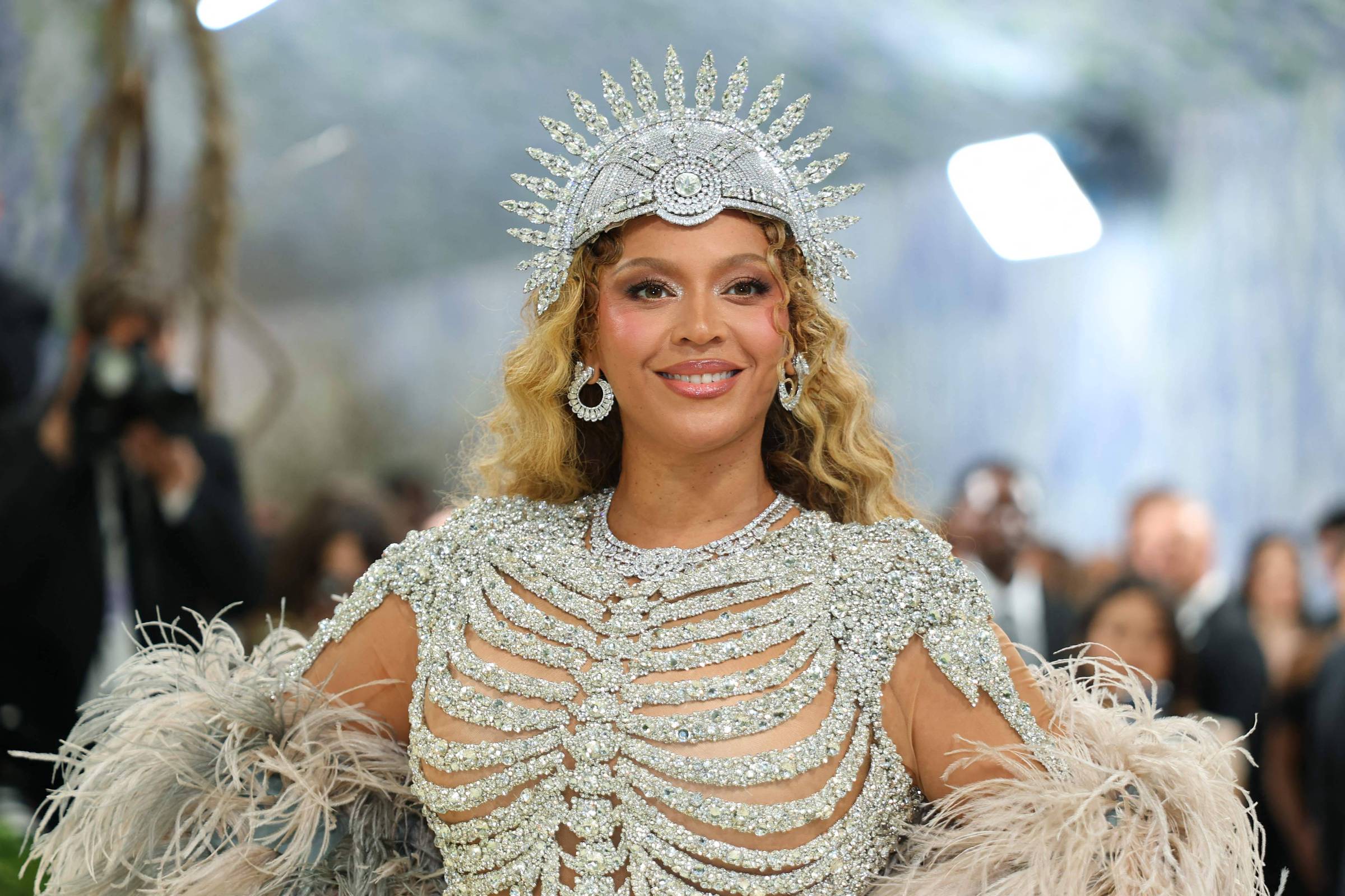 Beyoncé lança, sem avisar, música gravada em 2013 que ficou de fora de álbum