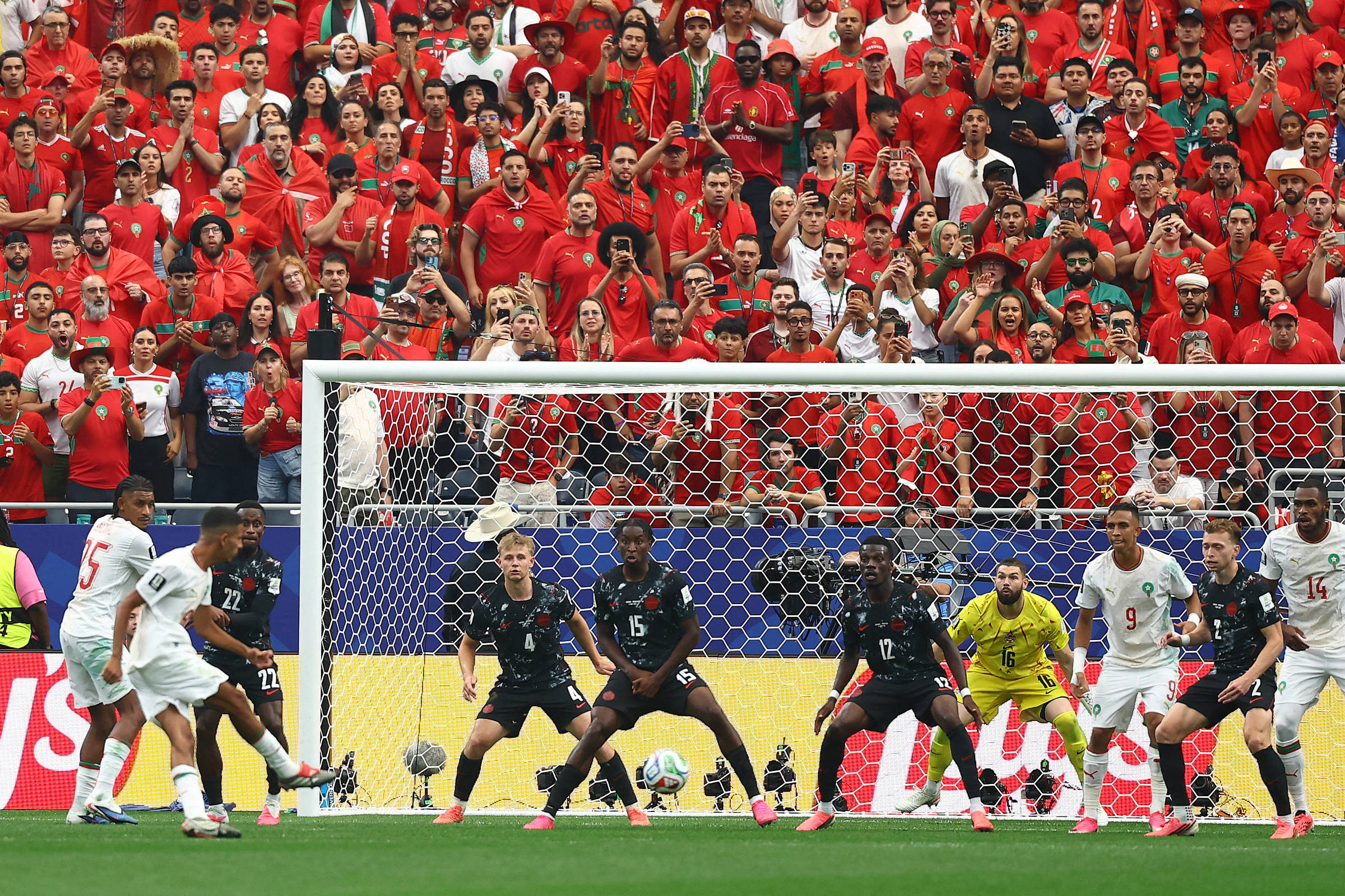 Marrocos derruba primeiro anfitrião e vai às quartas de final da Copa do Mundo