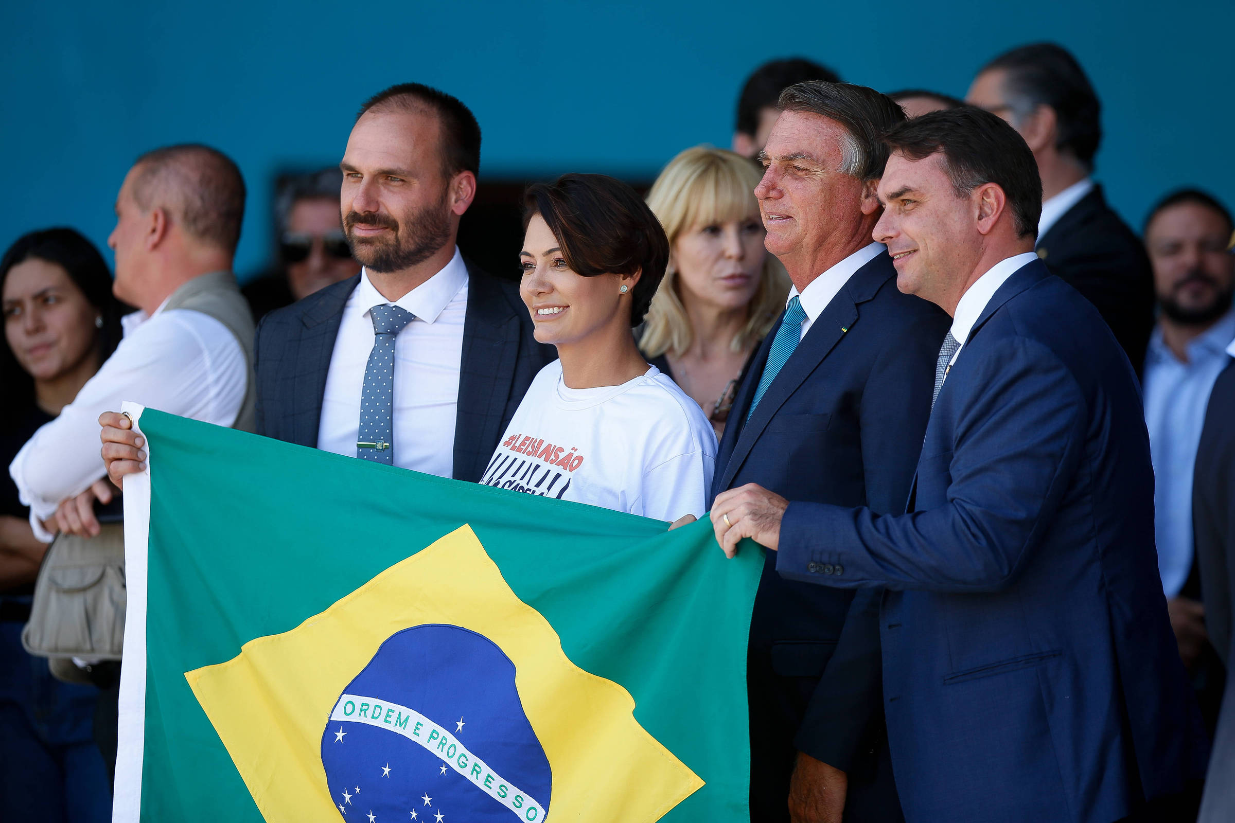 Briga de família que derrubou presidente agora ameaça candidato