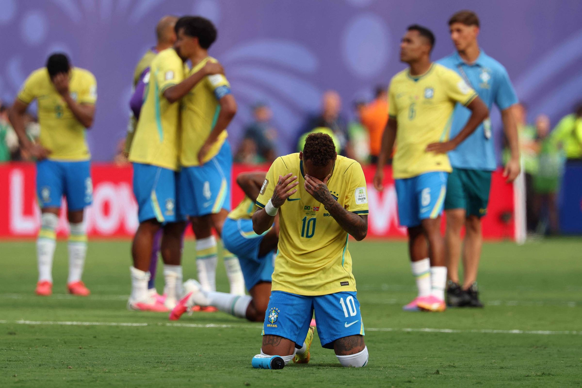 Neymar pode fazer como Messi e desistir de despedida, acreditam dirigentes do futebol
