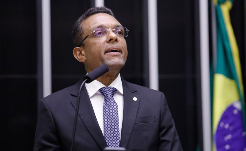 Ex-aliado de Bolsonaro, Otoni de Paula diz que bolsonarismo sequestrou a direita