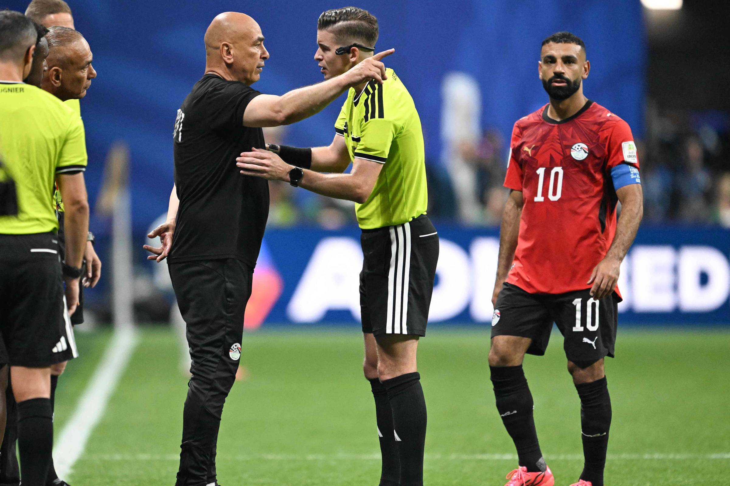 Egito pede à Fifa exclusão do árbitro que apitou sua partida contra a Argentina
