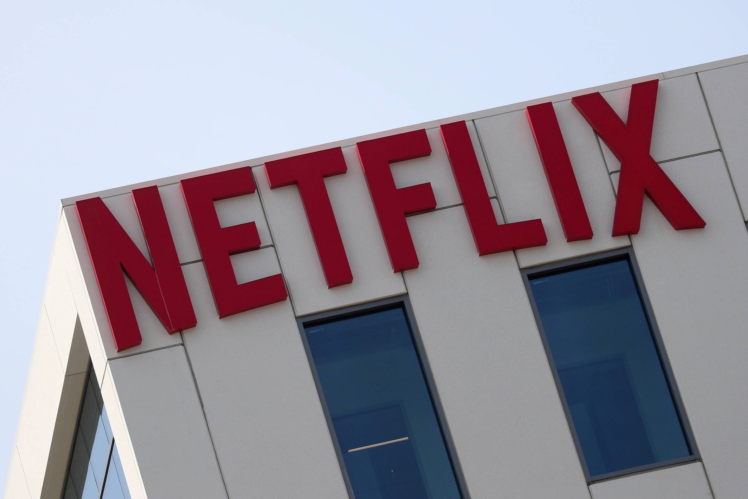 Netflix fecha contratos com grandes grupos de mídia para novos programas