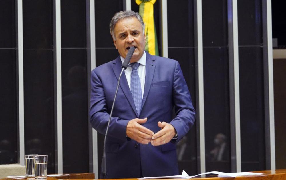 Aécio desiste de pré-candidatura à Presidência e mira vaga ao Senado por Minas