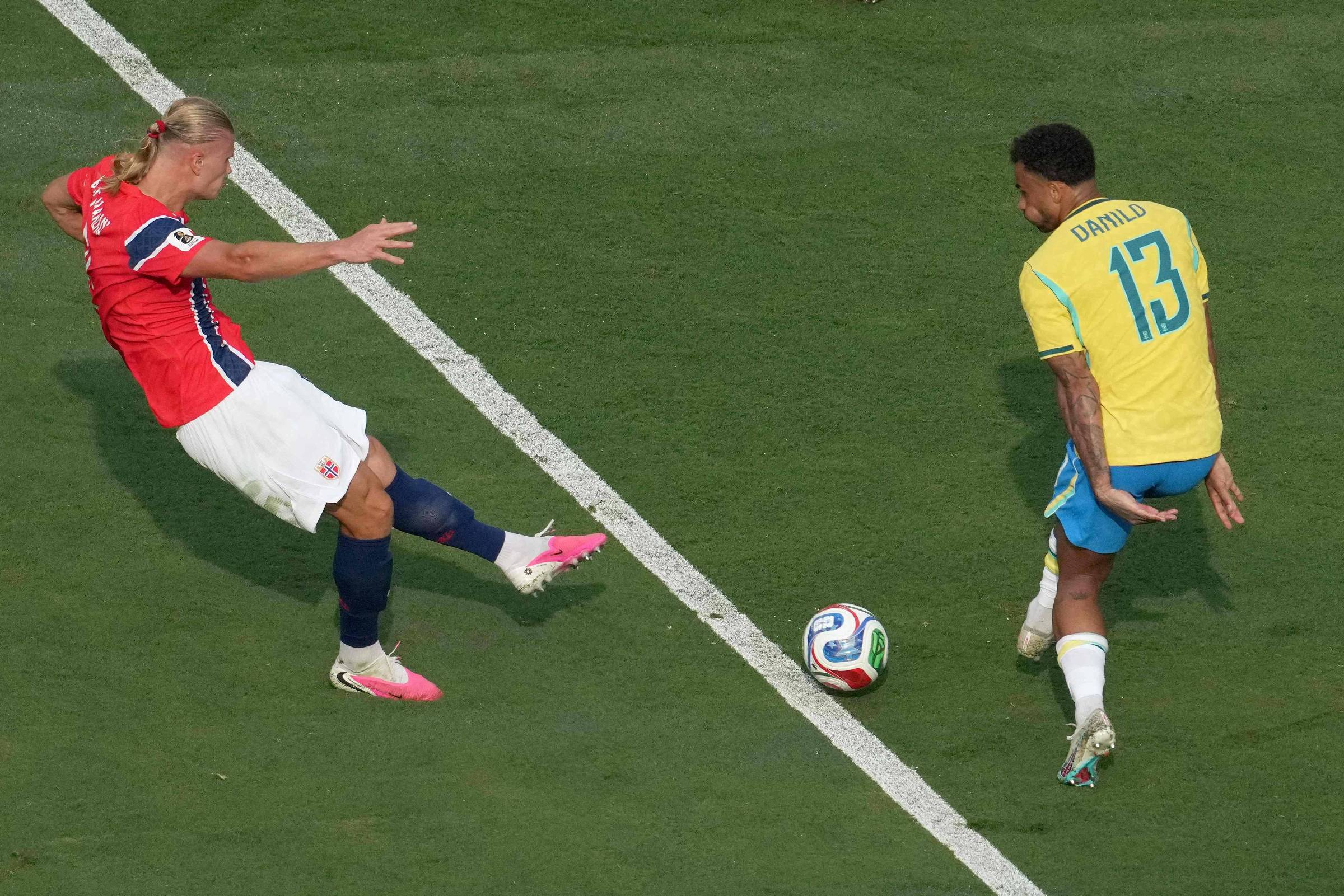 Seleção brasileira teria confundido pé forte de Haaland em anotações para disputa de pênaltis