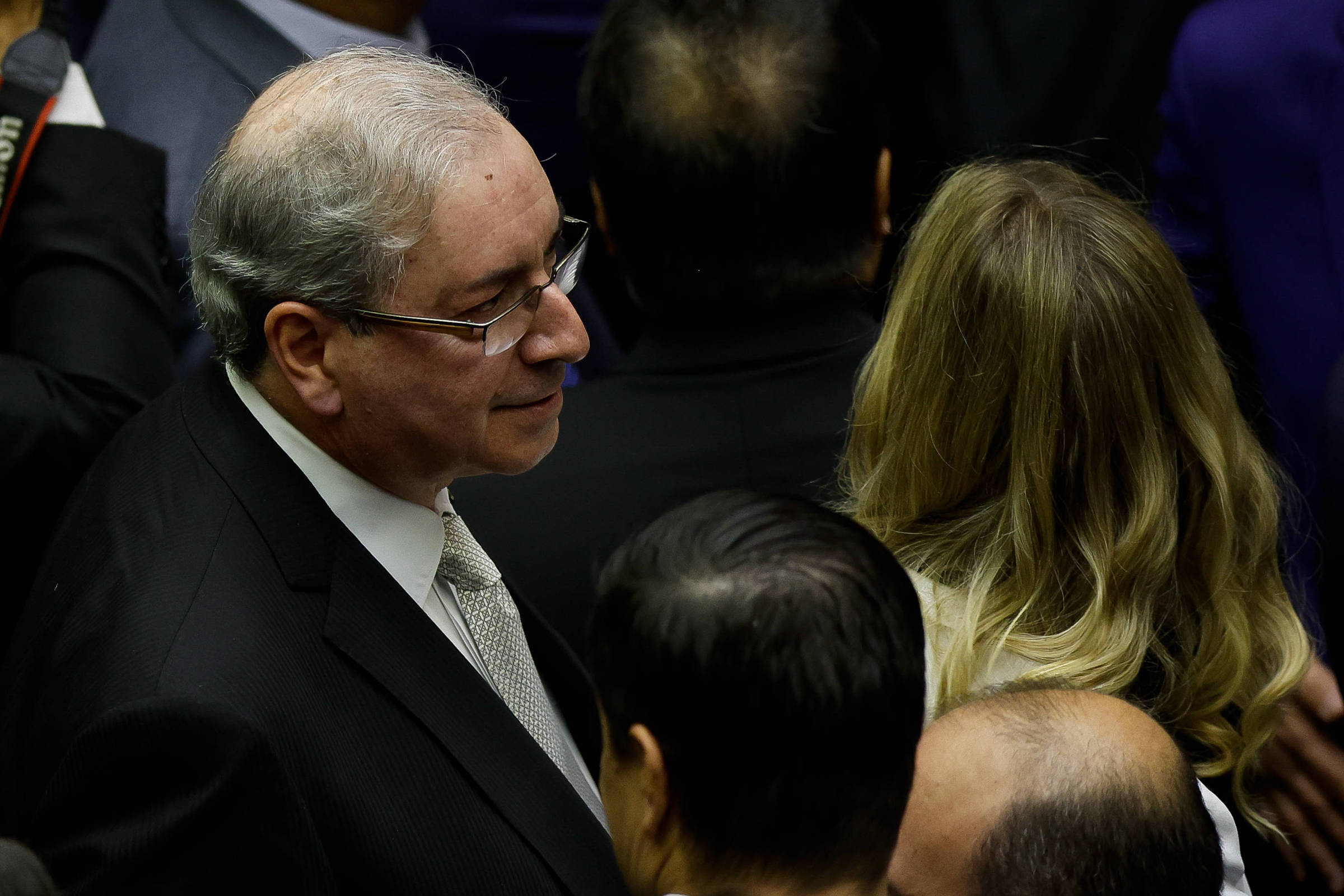 Dino manda bloquear R$ 6,1 milhões de Eduardo Cunha em investigação sobre emendas