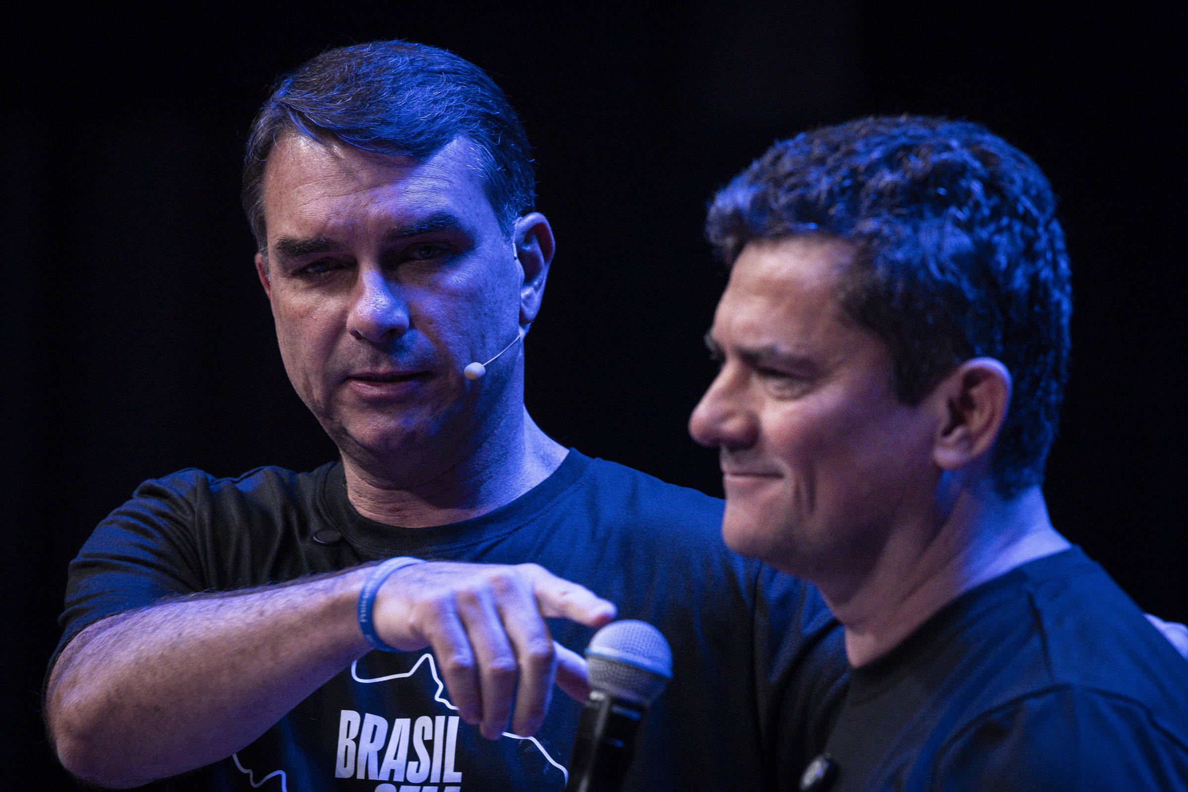 PT resgata livro em que Moro diz que Bolsonaro protegeu Flávio no caso da 'rachadinha'