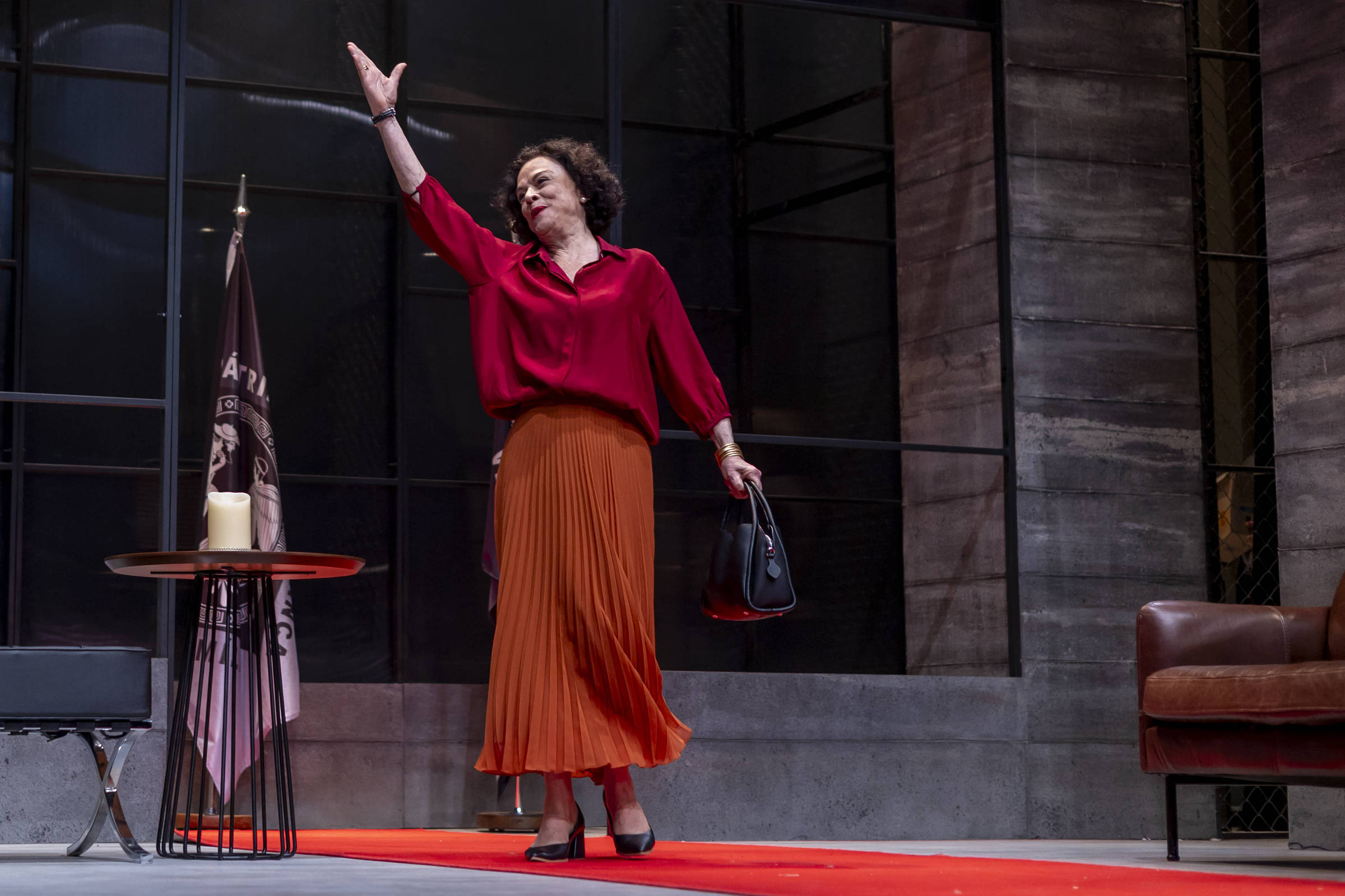 Édipo ganha versão contemporânea em thriller político no Masp