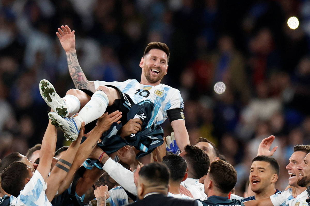 Messi estreia contra a Inglaterra; relembre os primeiros jogos dele contra campeões mundiais