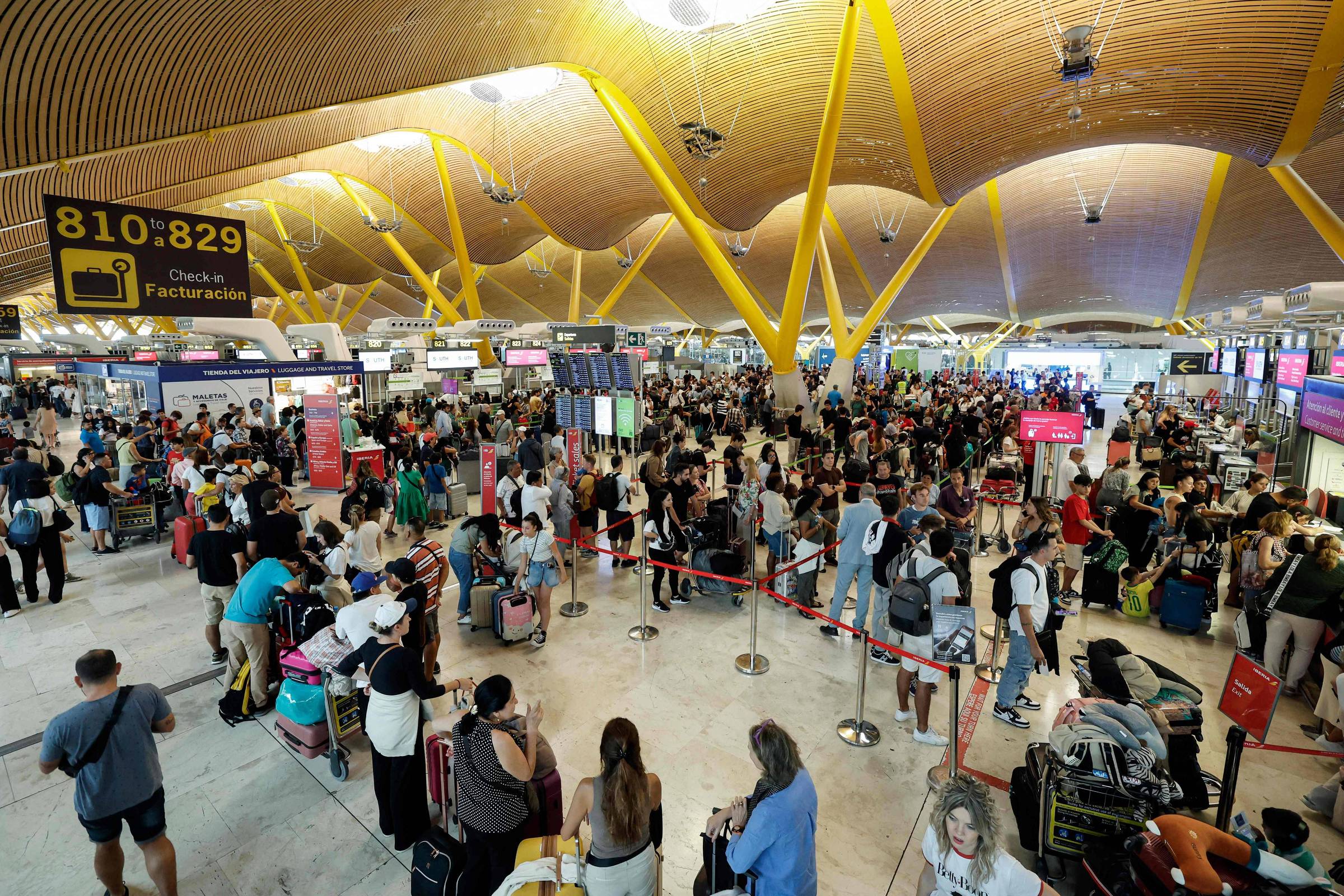 Novo controle de passaportes leva caos a aeroportos da UE, alerta entidade