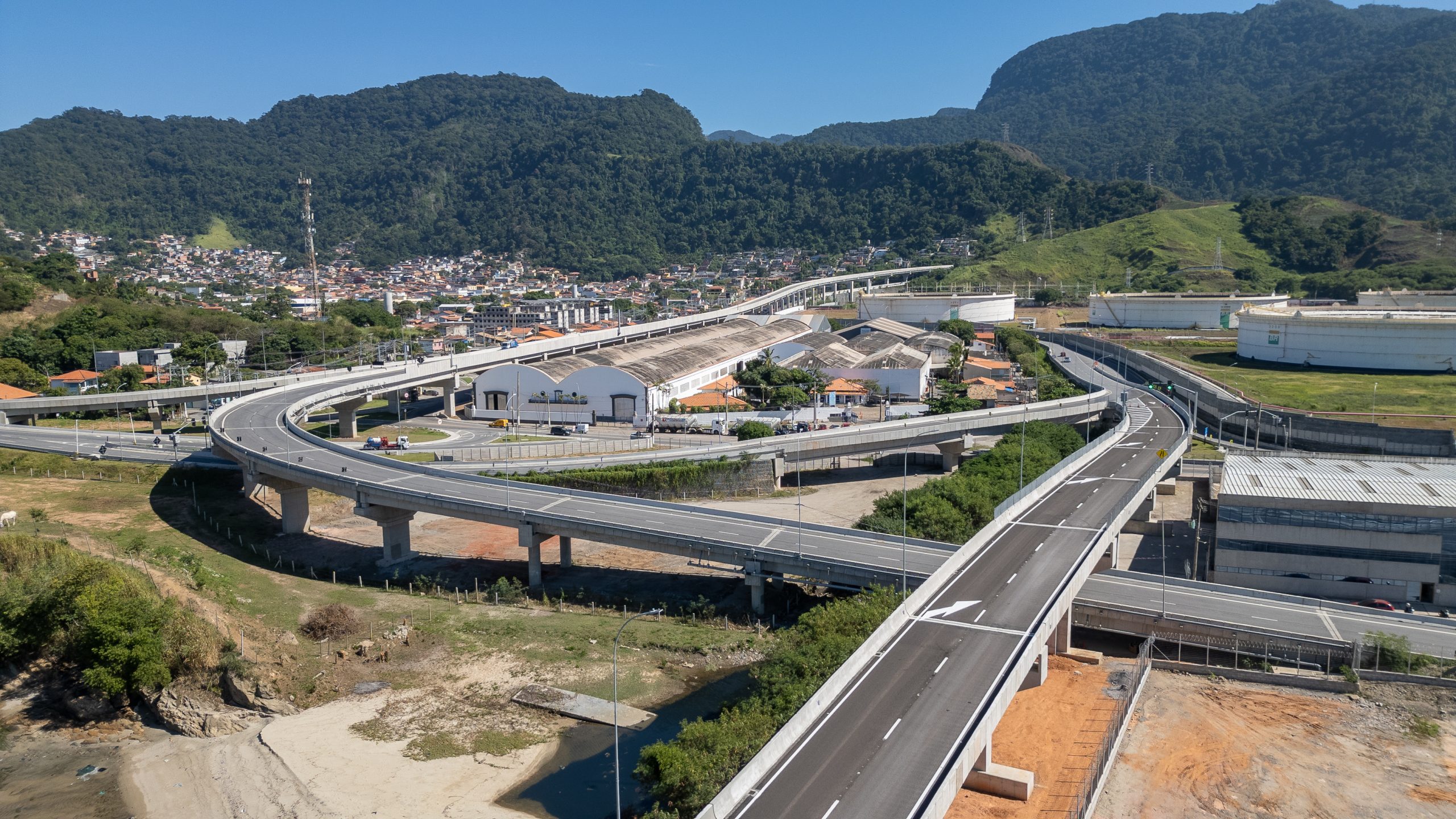 Novo acesso ao Porto de São Sebastião tira caminhões das ruas e melhora logística da cidade