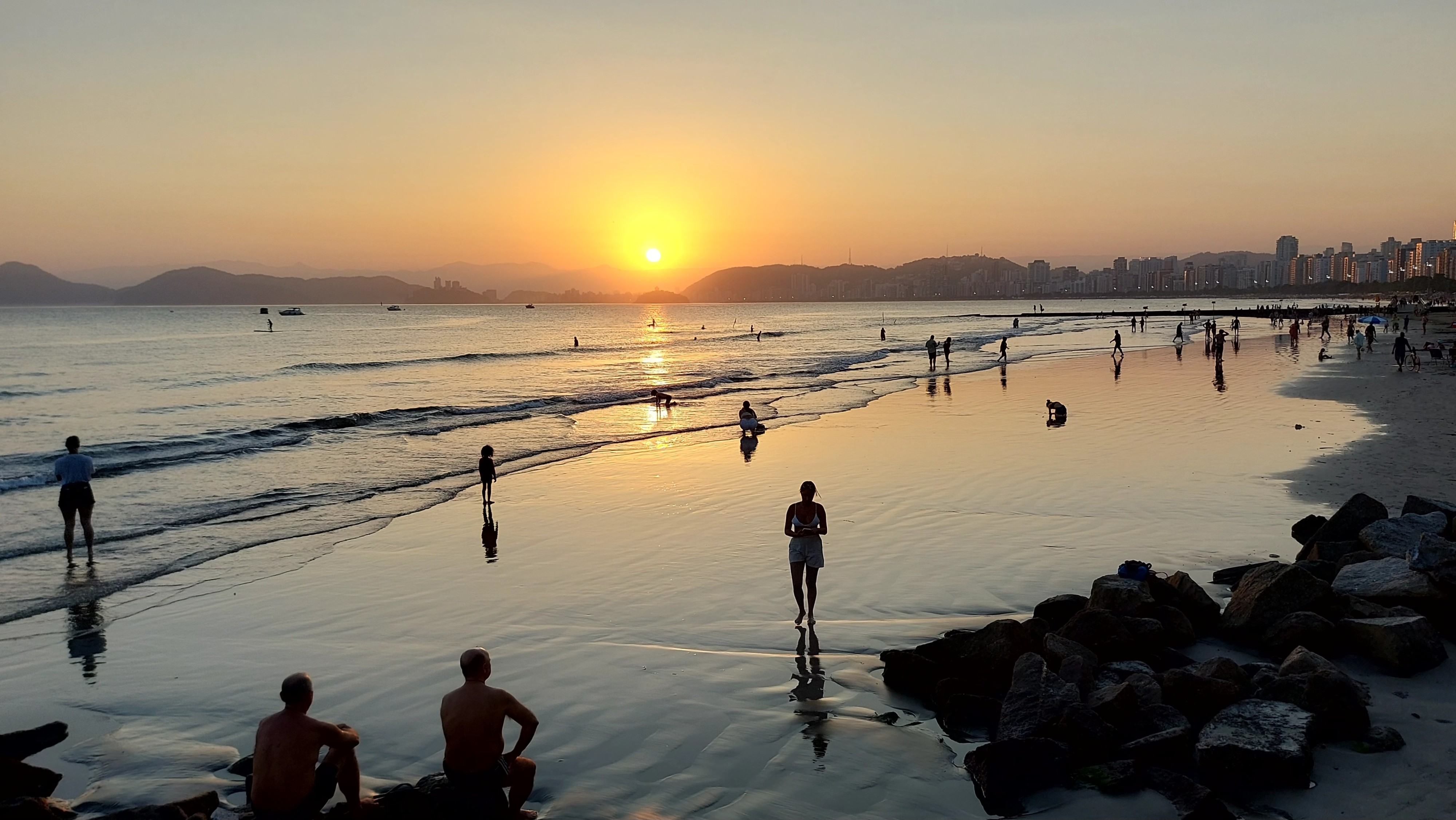 Fim de semana será de sol e calor acima da média de julho no litoral de SP; veja a previsão