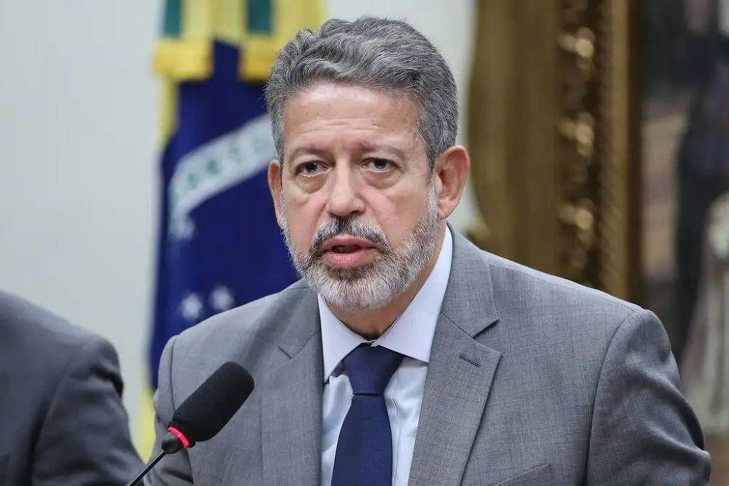 Ação no STF amplia desgaste e coloca aliança entre Arthur Lira e JHC em risco