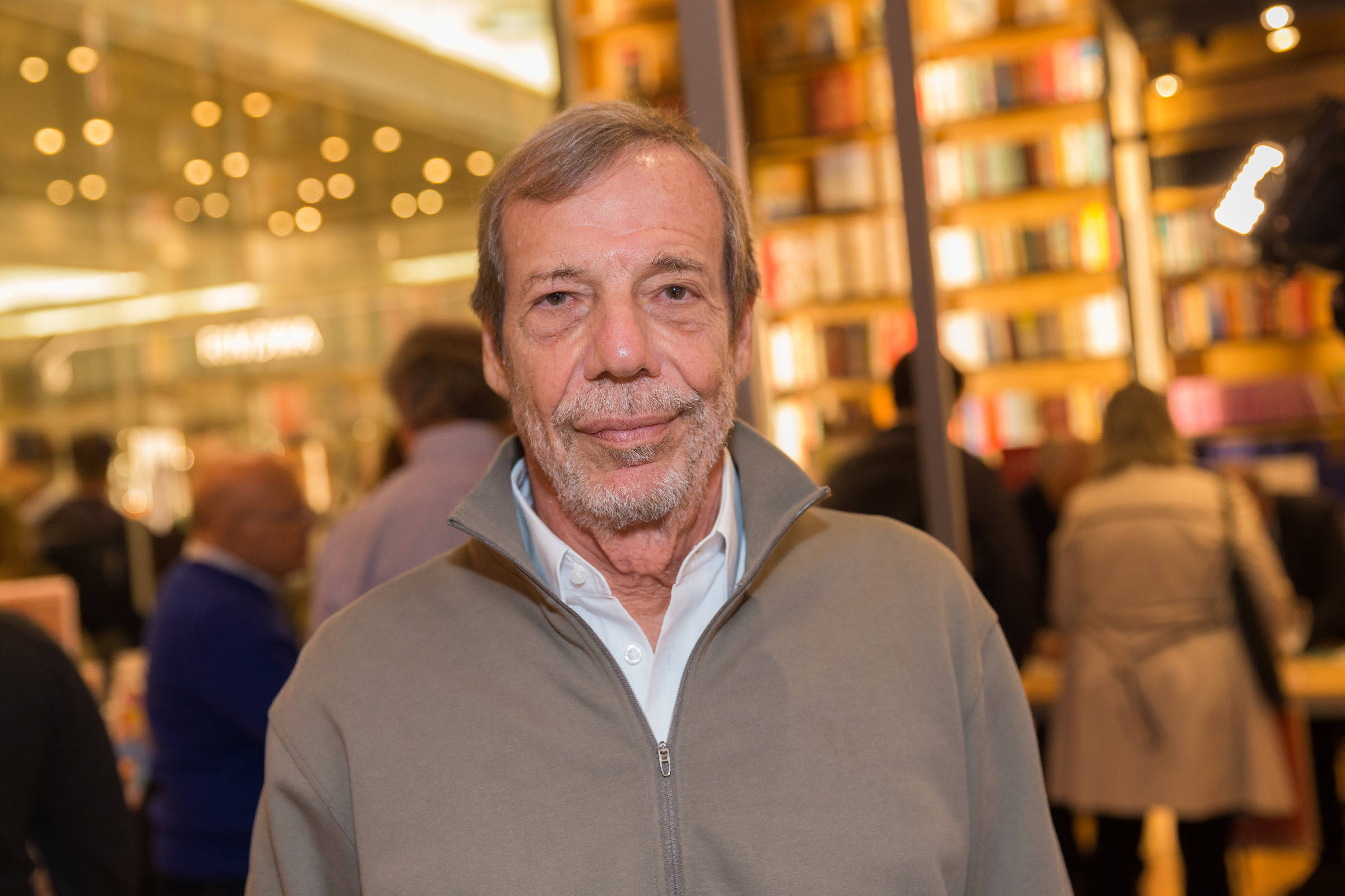 Roberto Feith lança primeiro romance aos 73 anos após erguer a editora Objetiva
