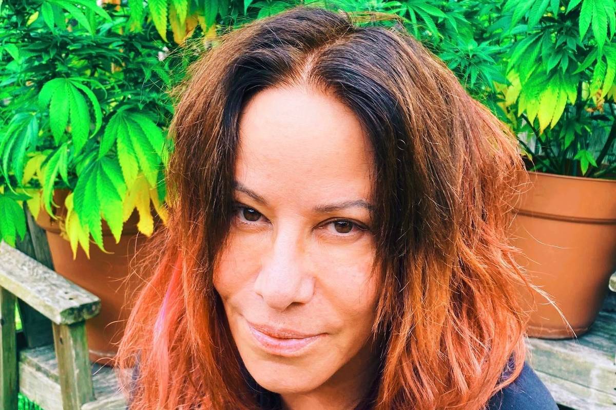 Morre Jennifer Finch, baixista da banda L7, após descobrir câncer no cérebro