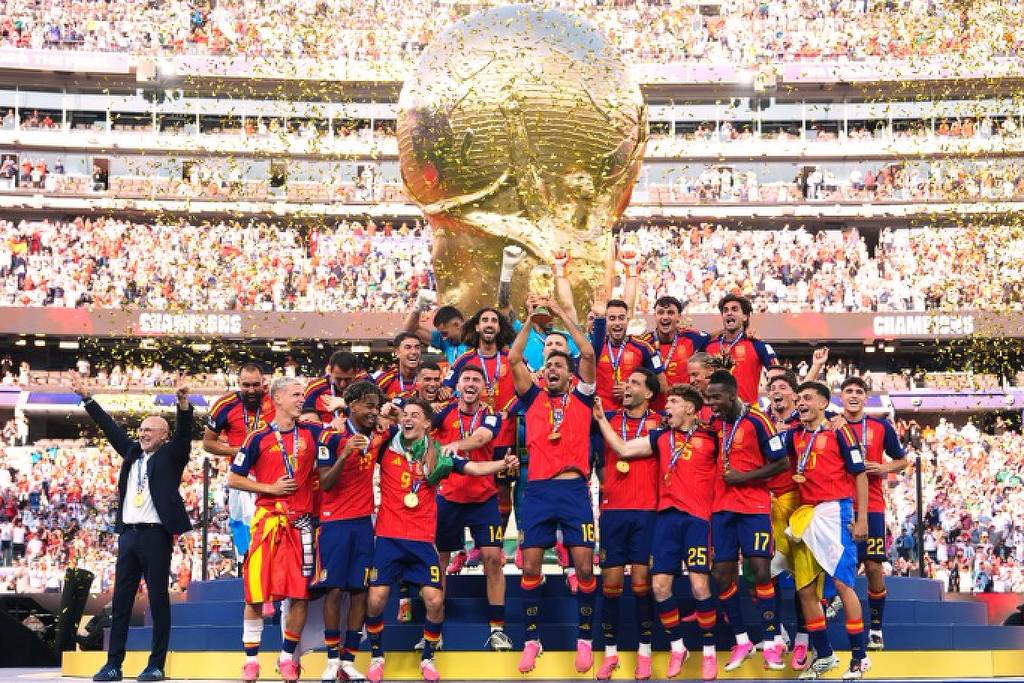 Fifa e Espanha 'apagam' Trump de fotos oficiais da celebração pela conquista da Copa