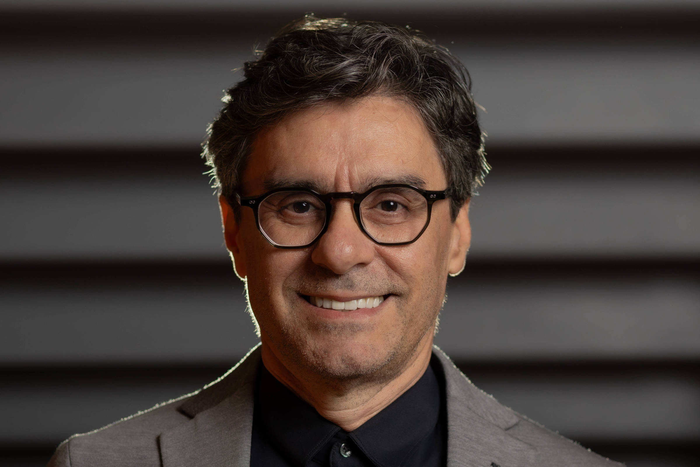 Autor de 'Três Graças', Virgílio Silva renova contrato com a Globo até 2029