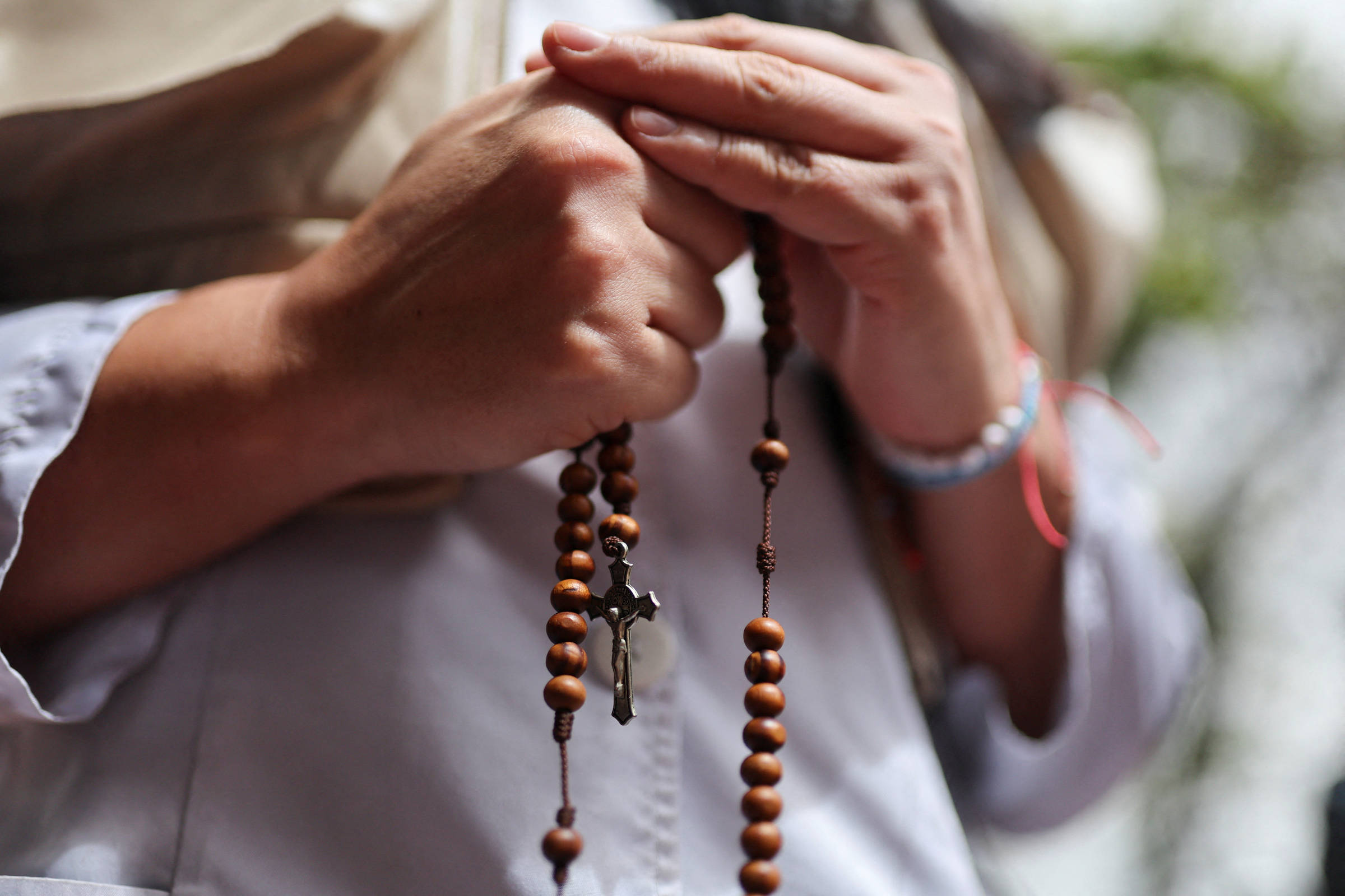 Fé além da religião: ela pode estar na ciência, na educação e em nós mesmos