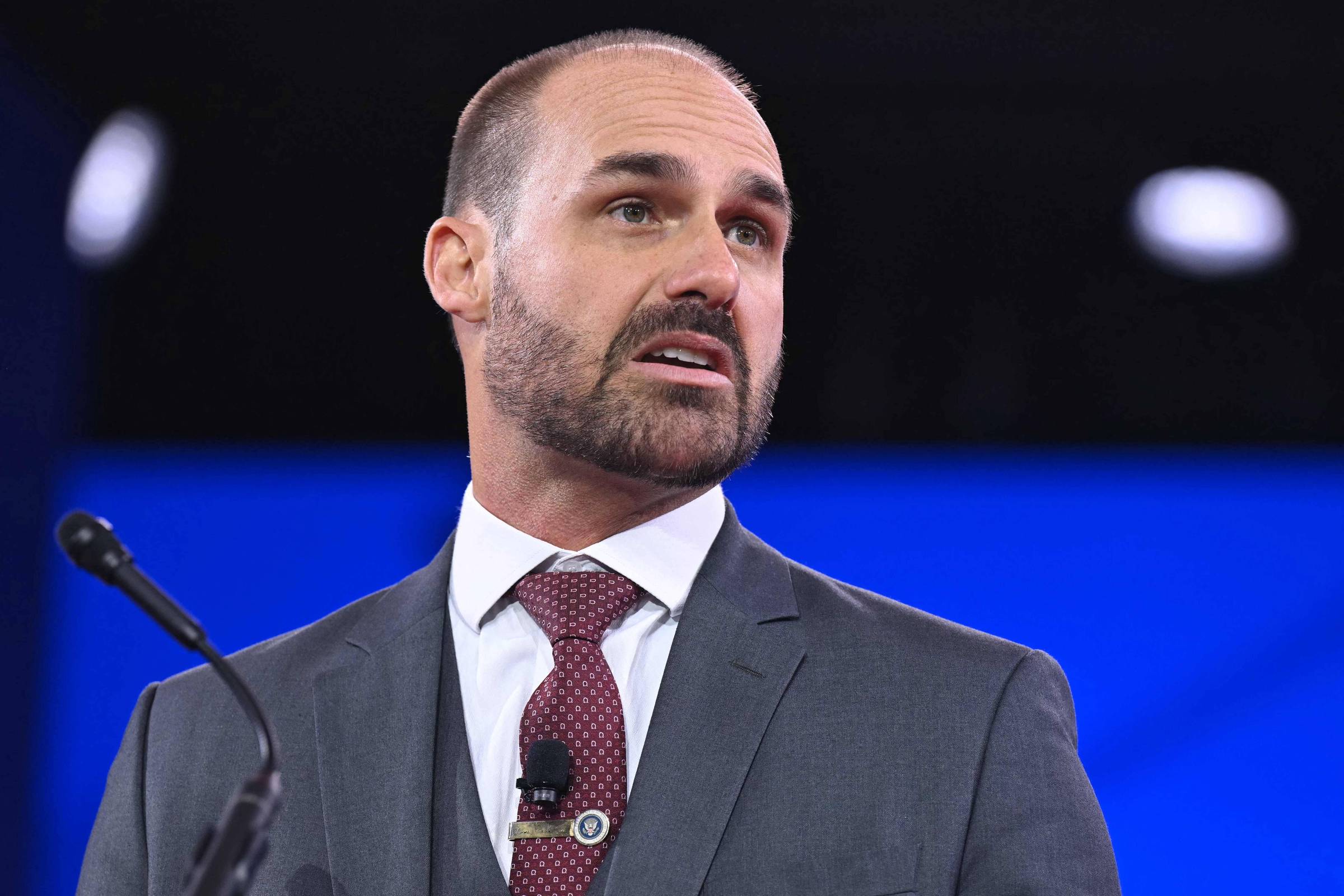 PF decide demitir Eduardo Bolsonaro por abandono de cargo