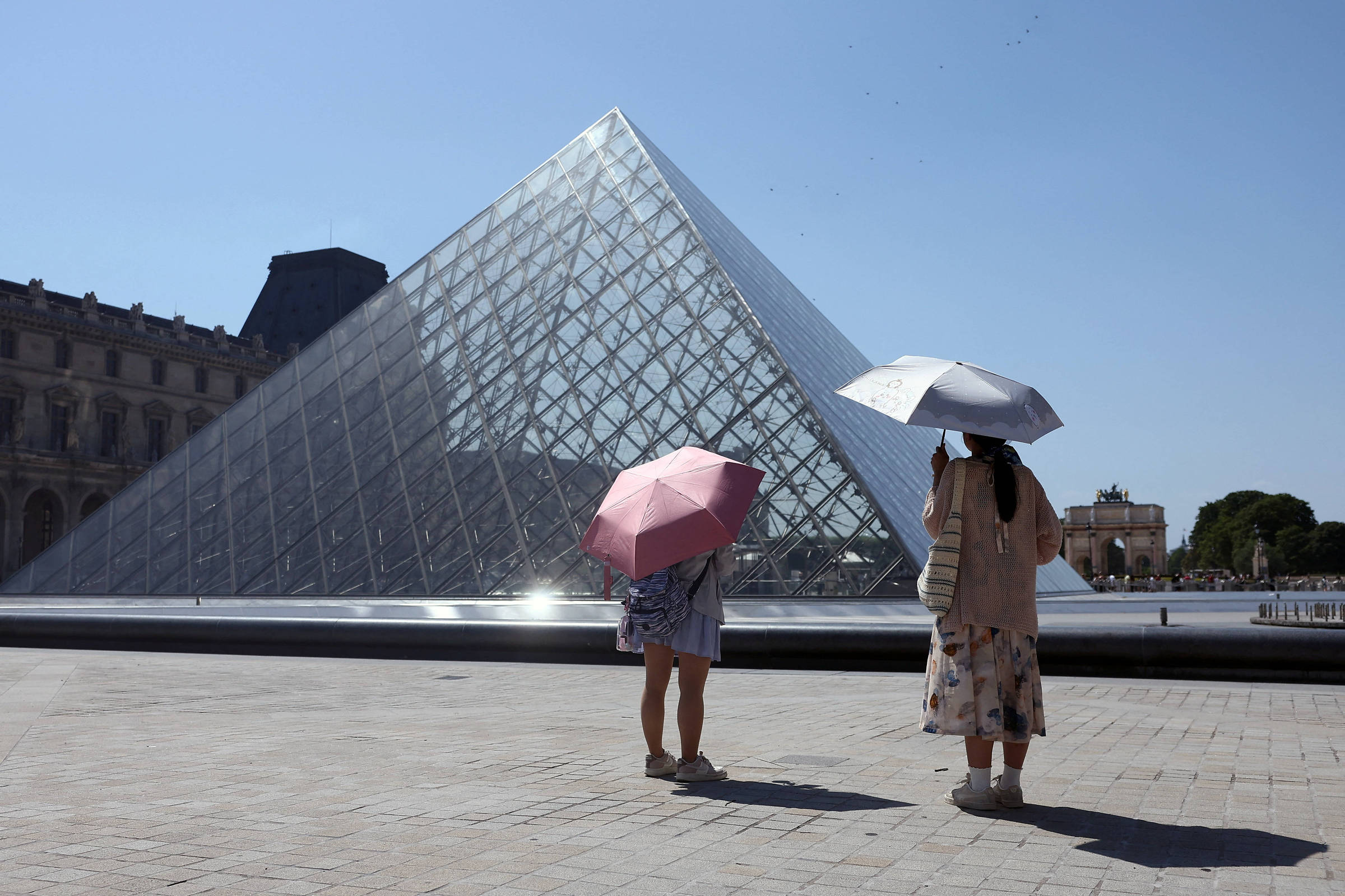 Louvre reabre Galeria Apollo nove meses após roubo e sem joias remanescentes