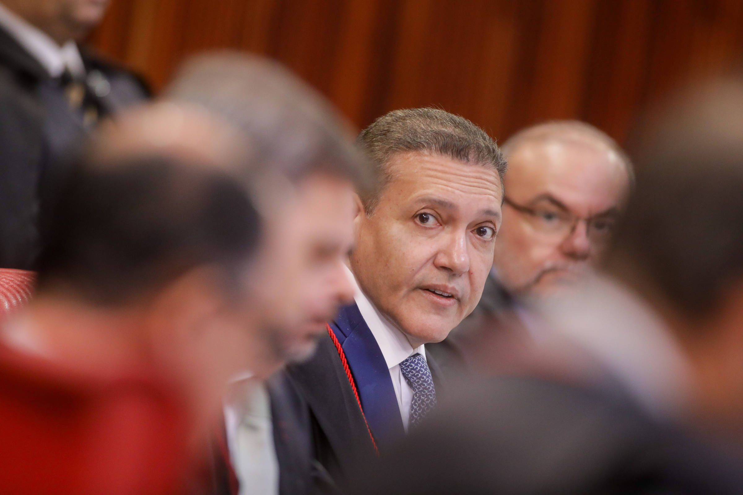 Parte do STF vê guinada extremista de Flávio sobre urna, já Kassio minimiza comparação com Bolsonaro