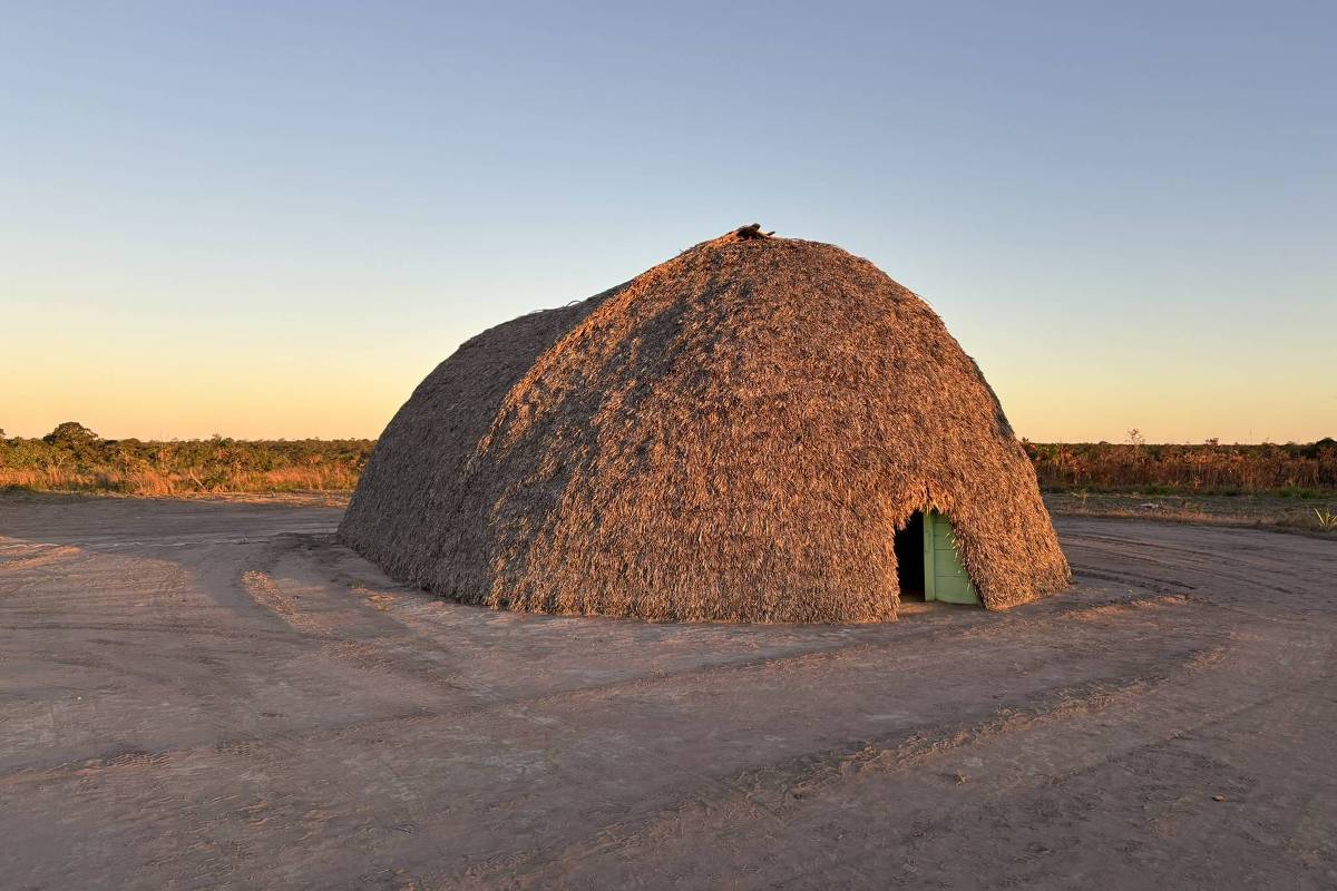Visita a terra indígena tem banho de rio e contação de histórias à beira da fogueira