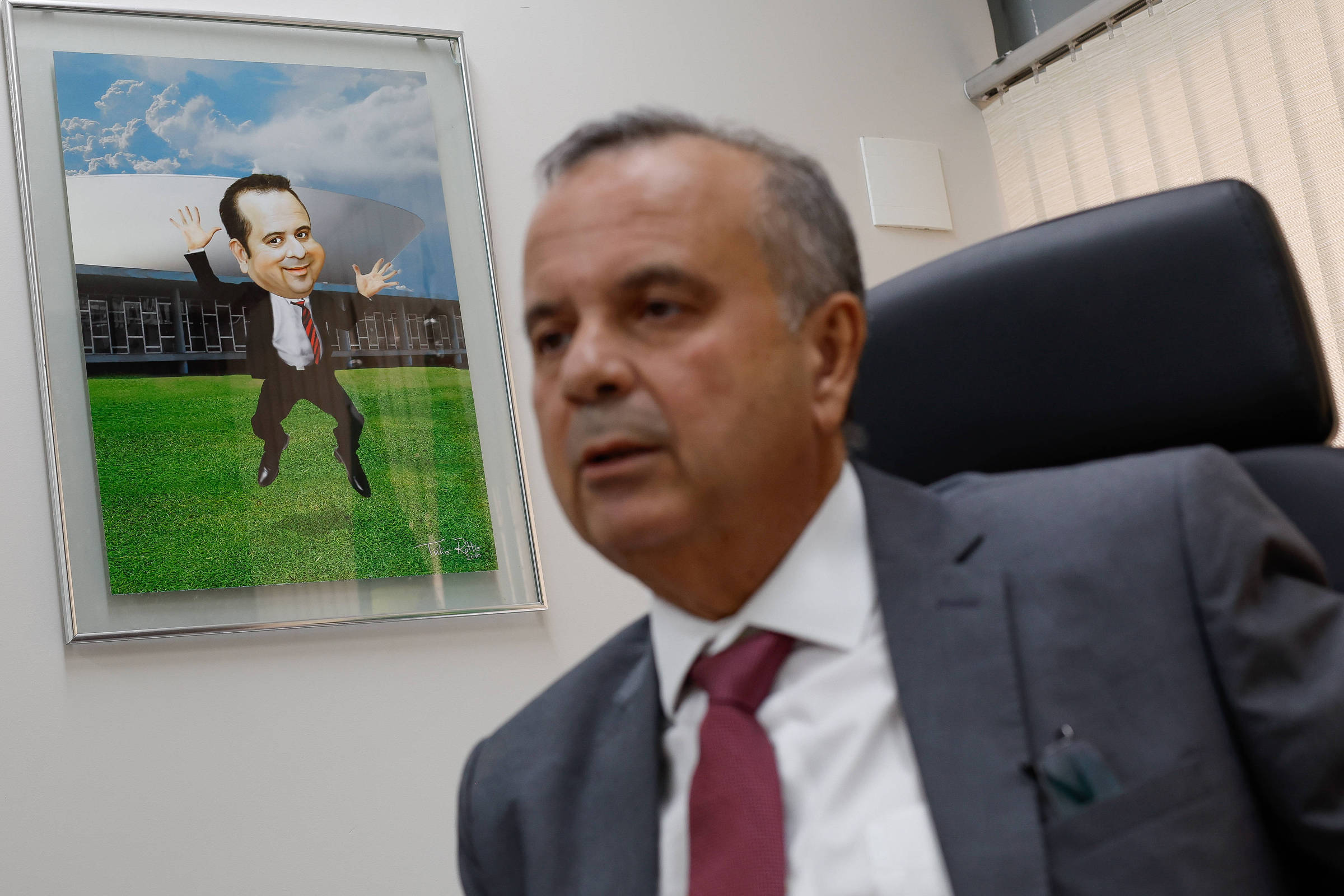 Coordenador de Flávio diz ser 'ótima' a abertura de investigação sobre filme Dark Horse