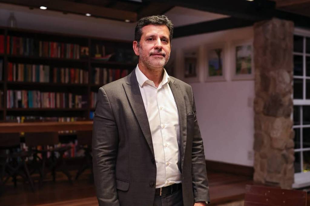 'O celular é mais democrático que a biblioteca', diz ministro da Educação na Flip