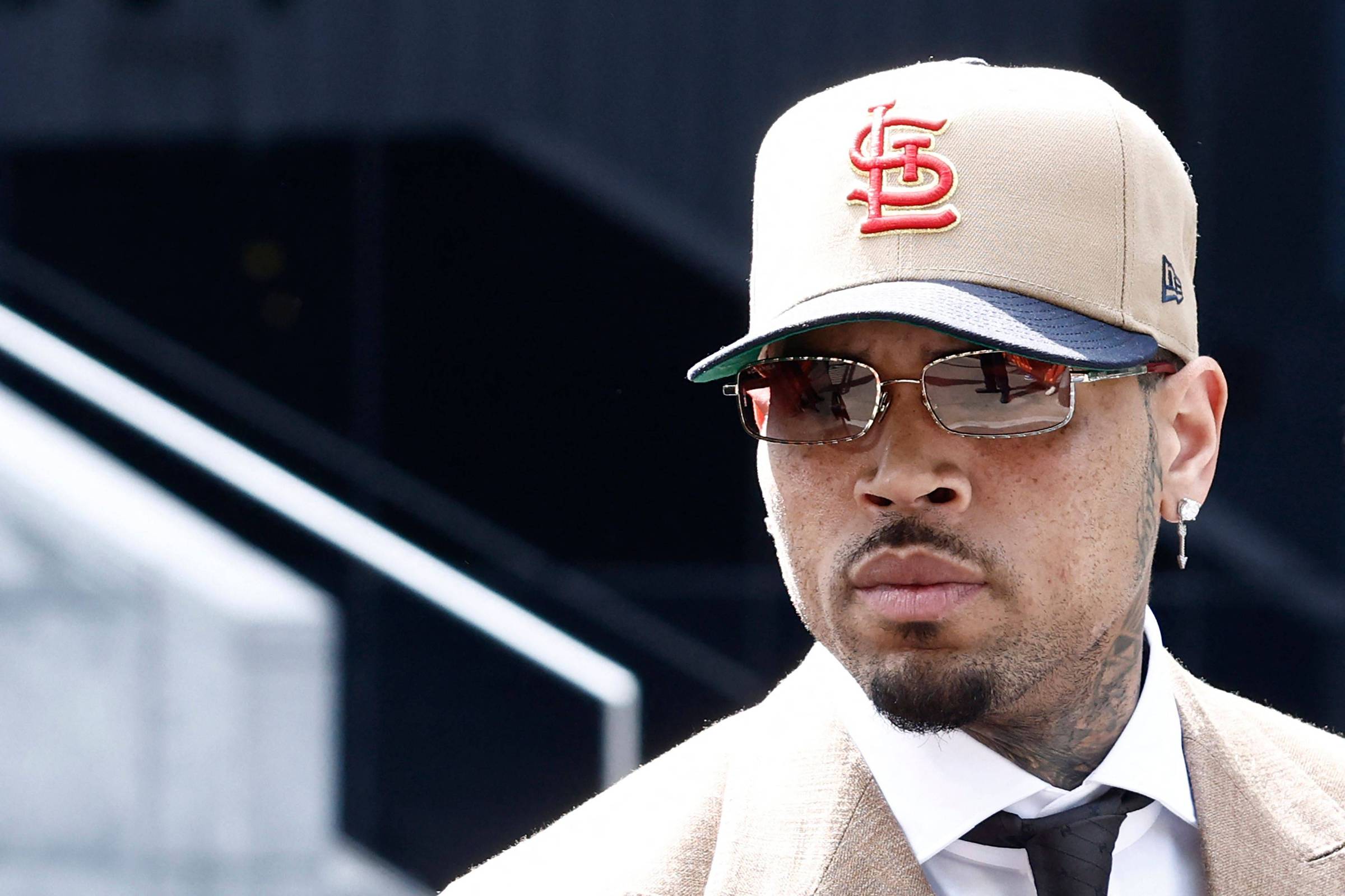 Chris Brown se declara culpado de tumulto em boate e não irá a julgamento
