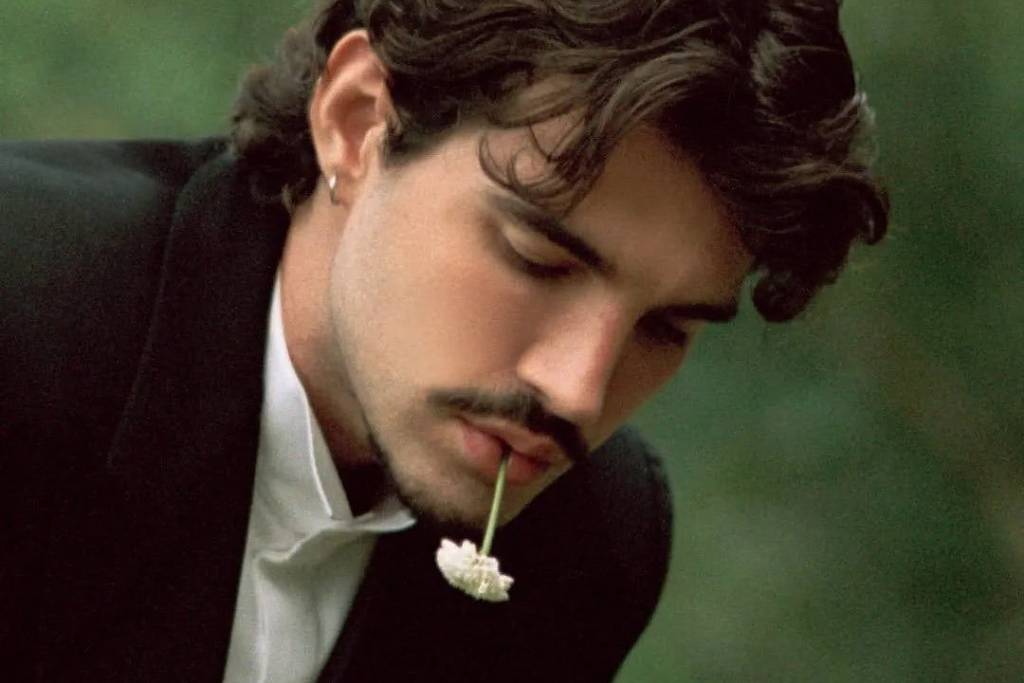 Jão faz audição grátis de novo álbum no vale do Anhangabaú, em SP