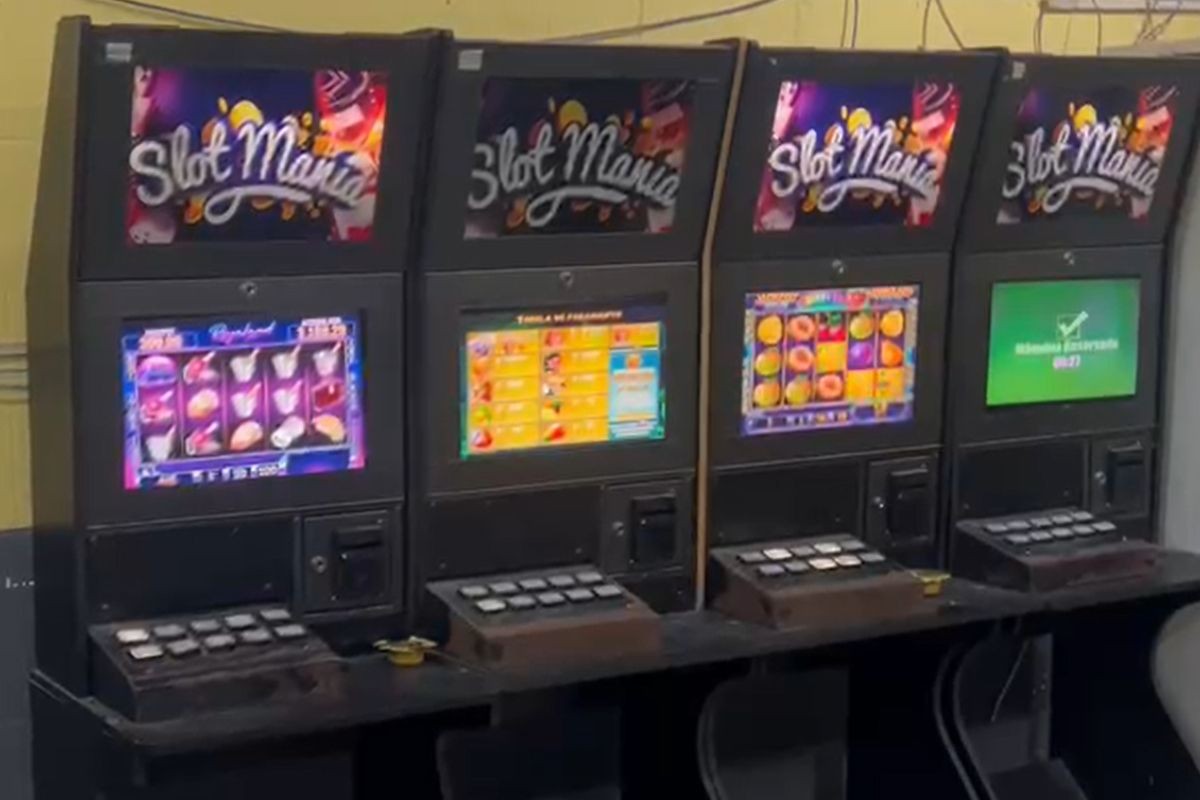 Polícia Civil fecha casa de jogos de azar e apreende máquinas caça-níqueis no litoral de SP; VÍDEO