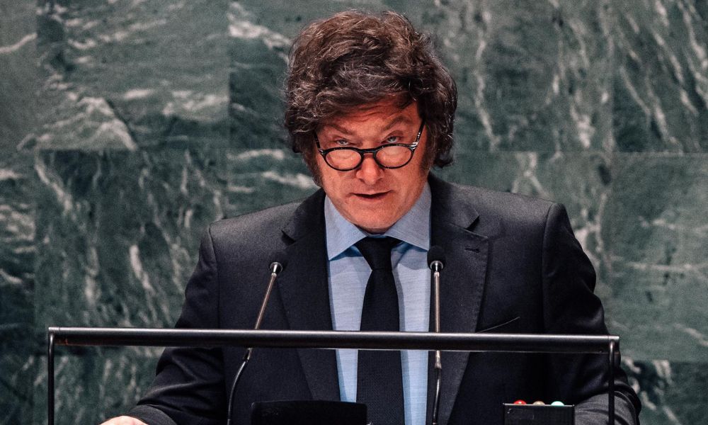 Flávio Bolsonaro posta vídeo com Javier Milei e fala em combater o terrorismo