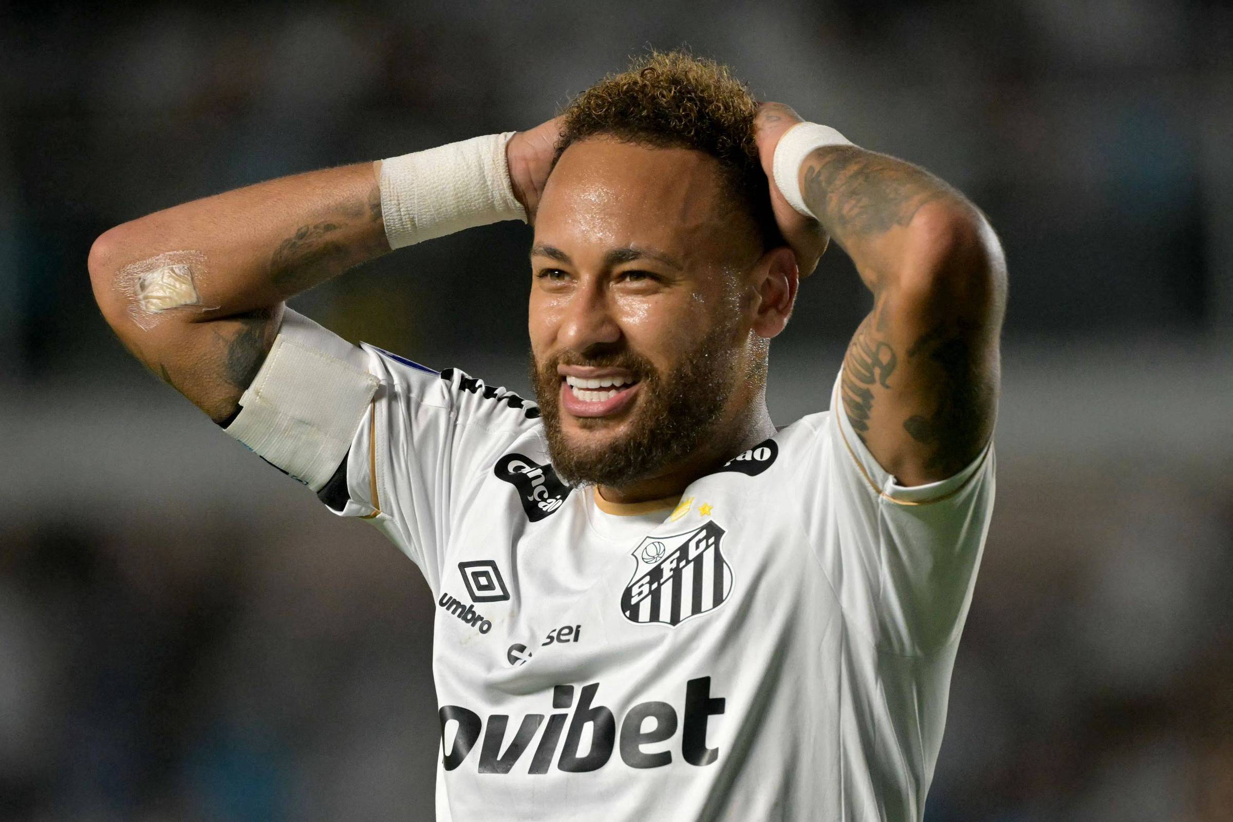 Neymar precisa ser feliz no simples