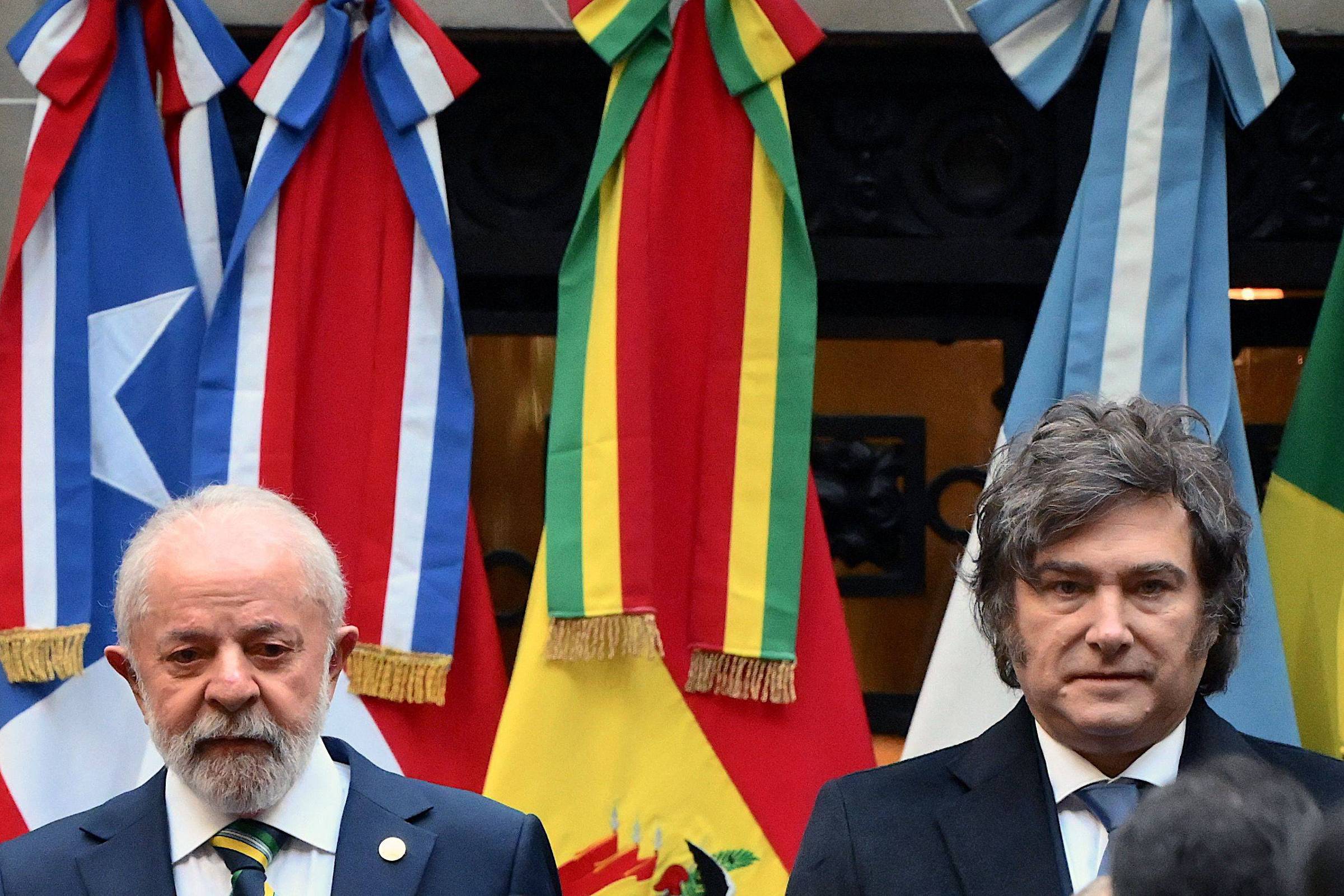 Questões externas escondem vazio do debate eleitoral interno