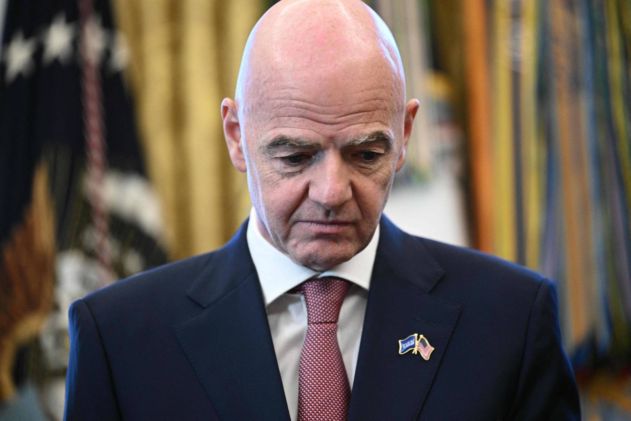 Uefa volta a criticar Infantino após Fifa abandonar plano de investimento privado