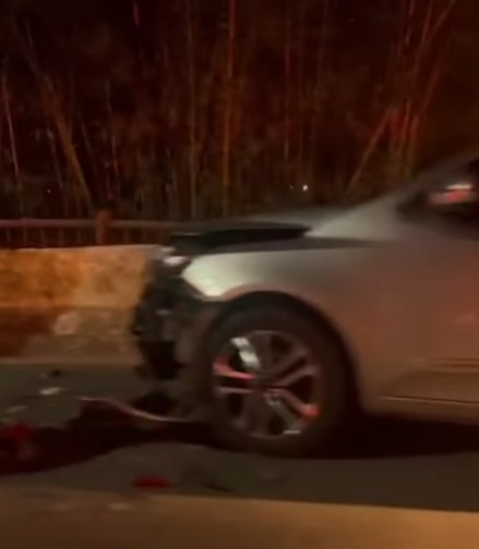 Motociclista de 29 anos morre após colidir de frente com carro em Ilhabela