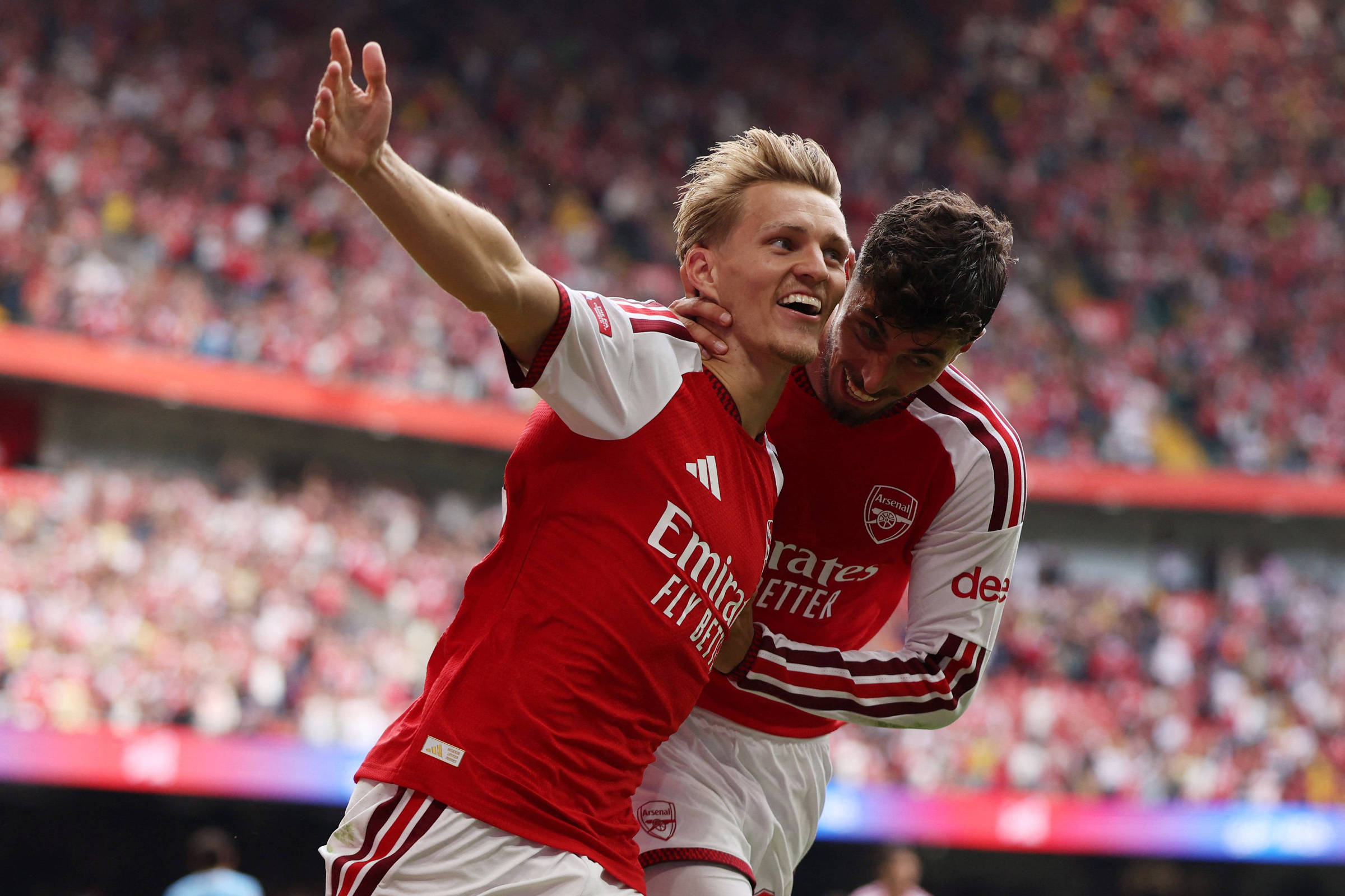 Arsenal atropela Manchester City e conquista Supercopa da Inglaterra