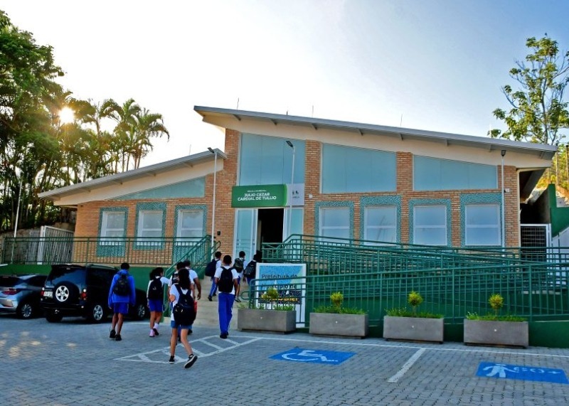 Ilhabela abre processo seletivo para professores e auxiliares de educação