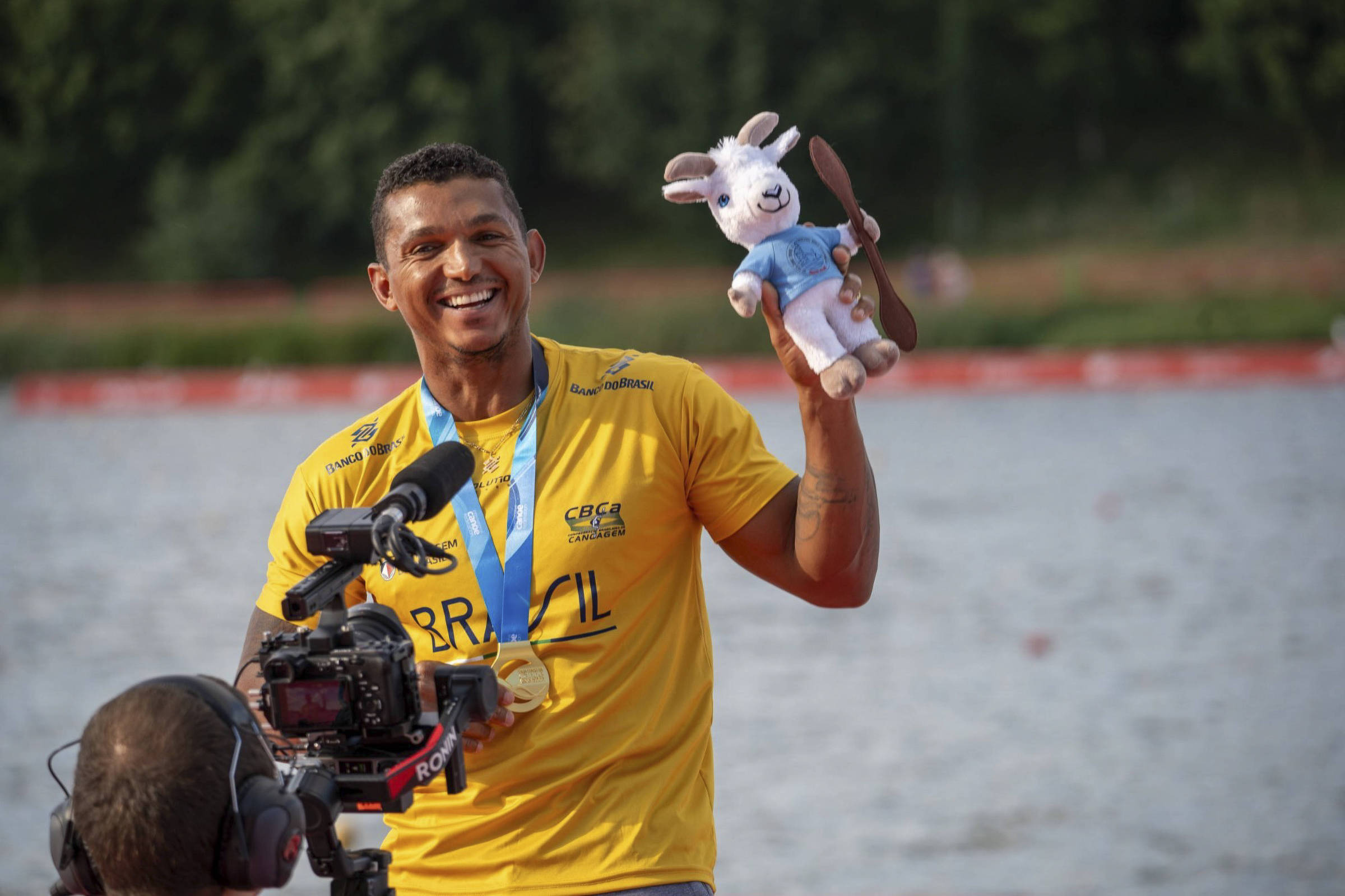 Isaquias Queiroz conquista o ouro no C1 500m no Mundial de Canoagem