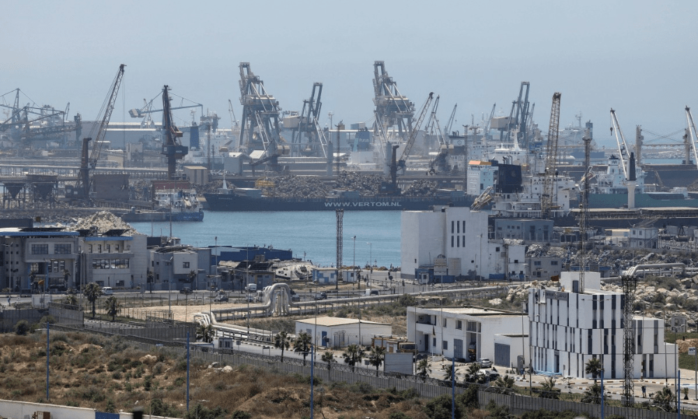 Navio petroleiro é atingido por projétil no Estreito de Ormuz; não há registro de vítimas