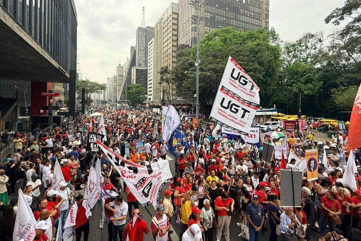 Confusão entre direita e esquerda em ato na Paulista acaba na delegacia