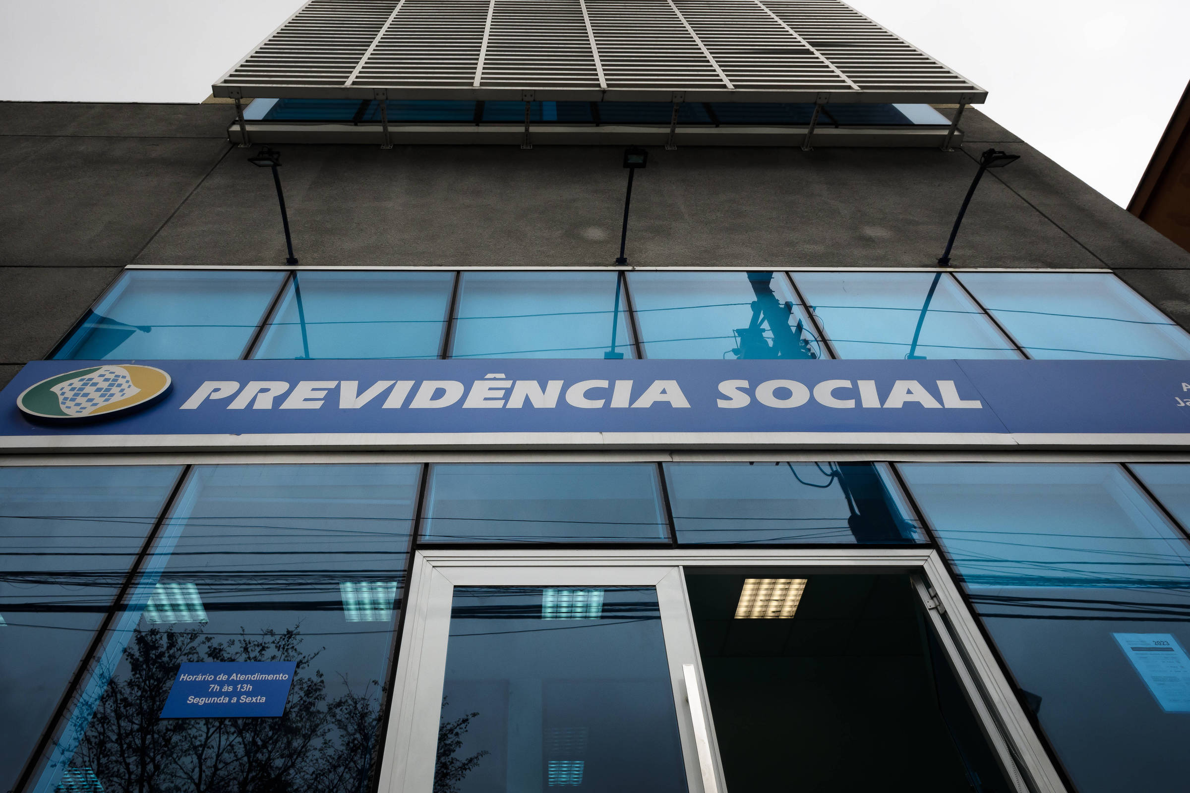 Servidores do INSS pedem inclusão em MP para receber adicional de fronteira