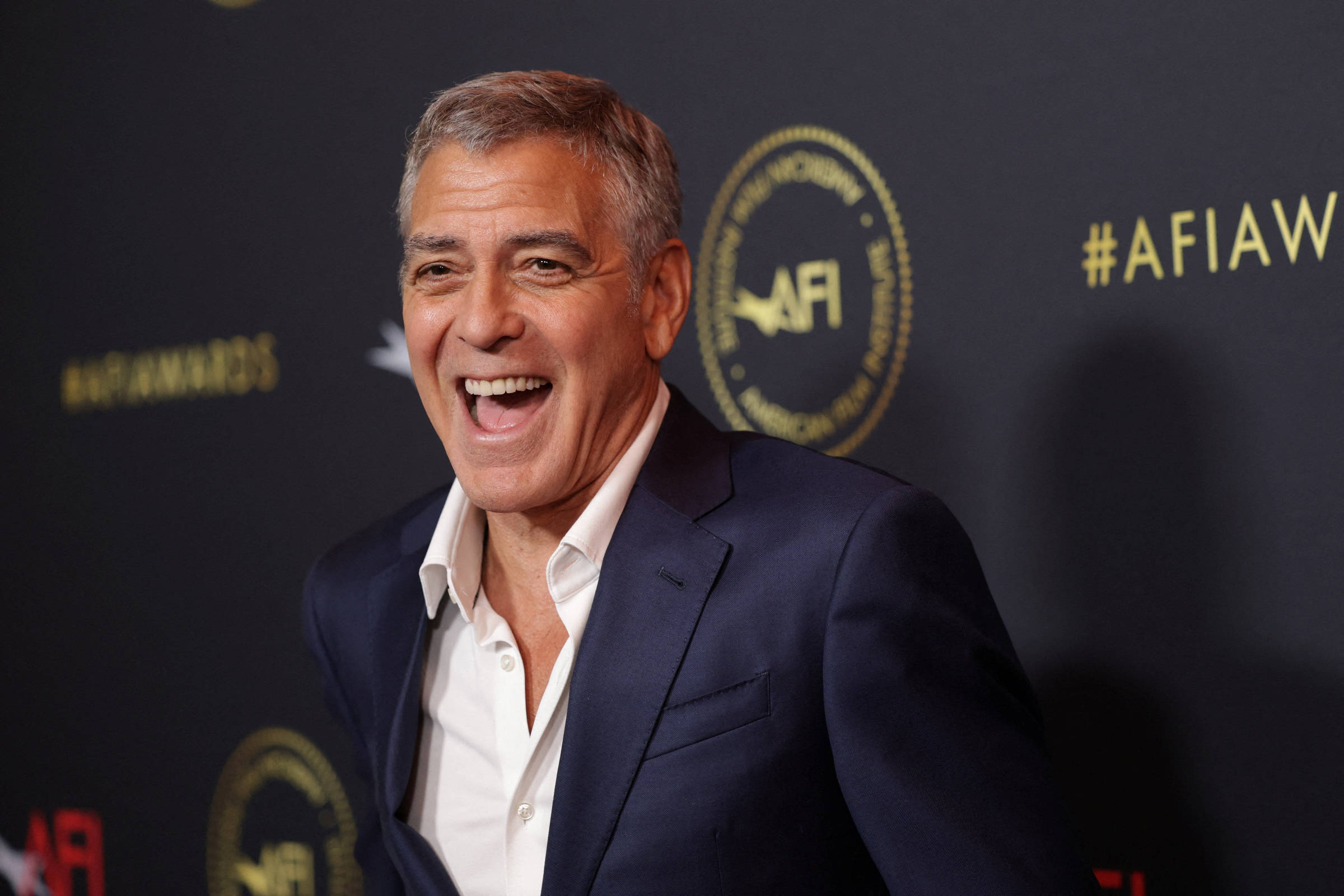 Laura Dern vai entregar Leão de Ouro a George Clooney no Festival de Cinema de Veneza
