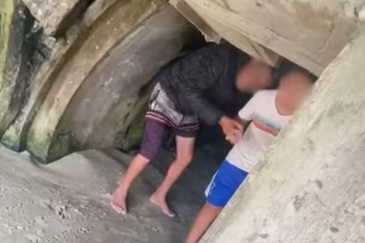 Vídeo ajuda PM a prender suspeito de estuprar menino debaixo de deck em praia de SP