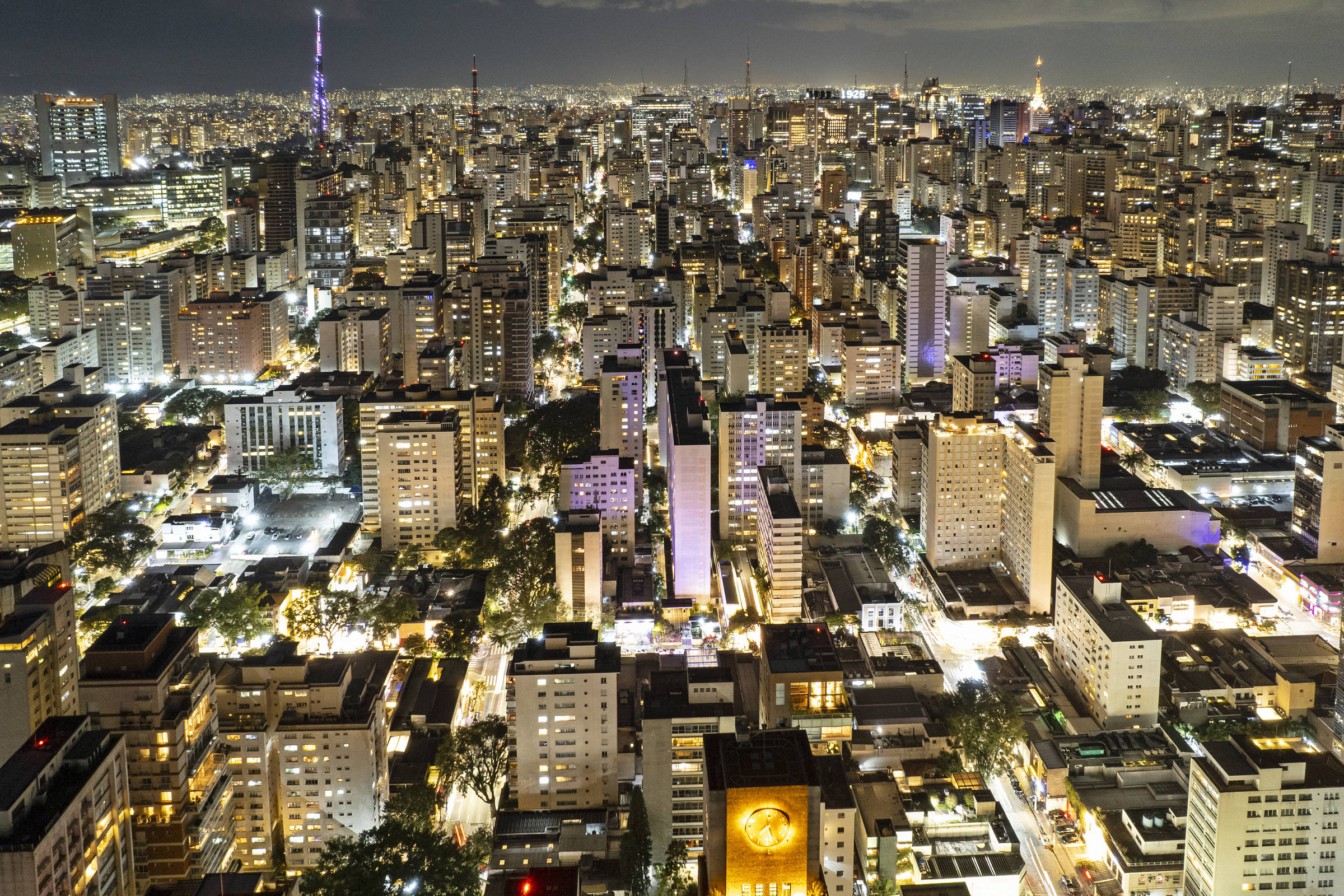Vencedora de licitação da iluminação pública denuncia advogado de rival à gestão Nunes