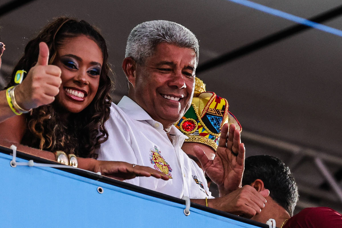 Governador da BA repete promessas de programas petistas anteriores