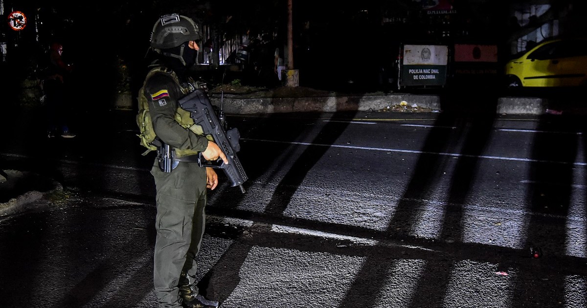 Explosão de carro-bomba deixa um morto e 11 feridos na Colômbia