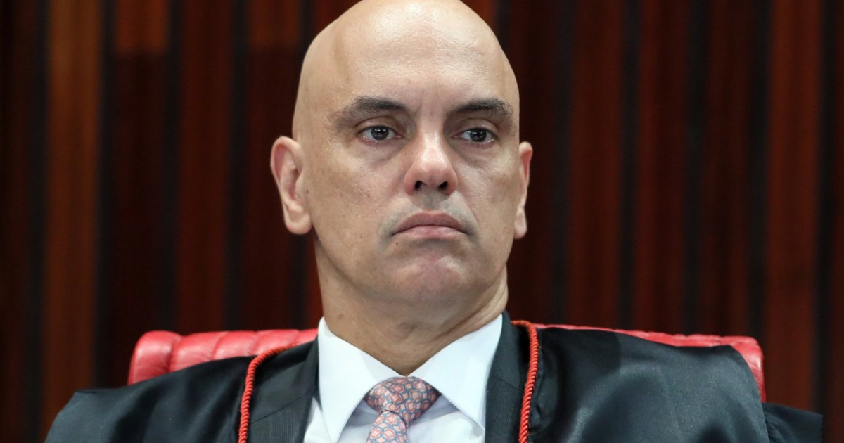 Moraes determina destruição de armas de Bolsonaro