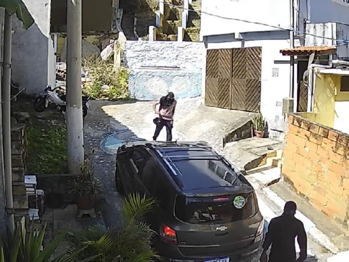 Dupla é presa por tráfico após vandalismo em câmeras da Defesa Civil