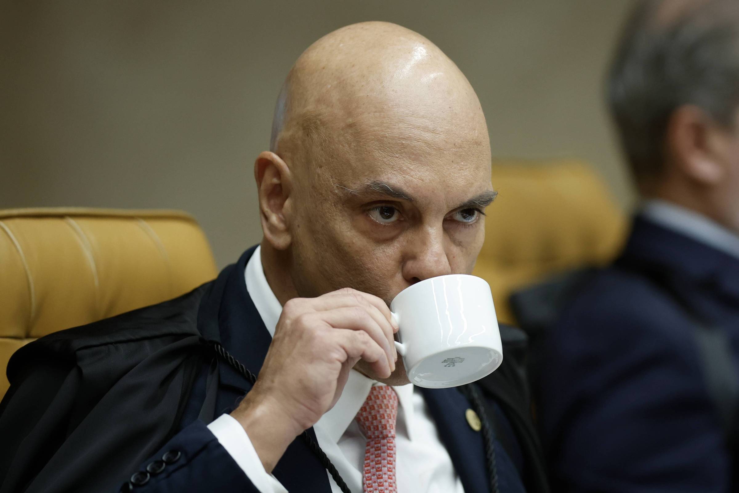 Aliados de Lula veem risco à democracia caso Flávio possa nomear substituto de Moraes